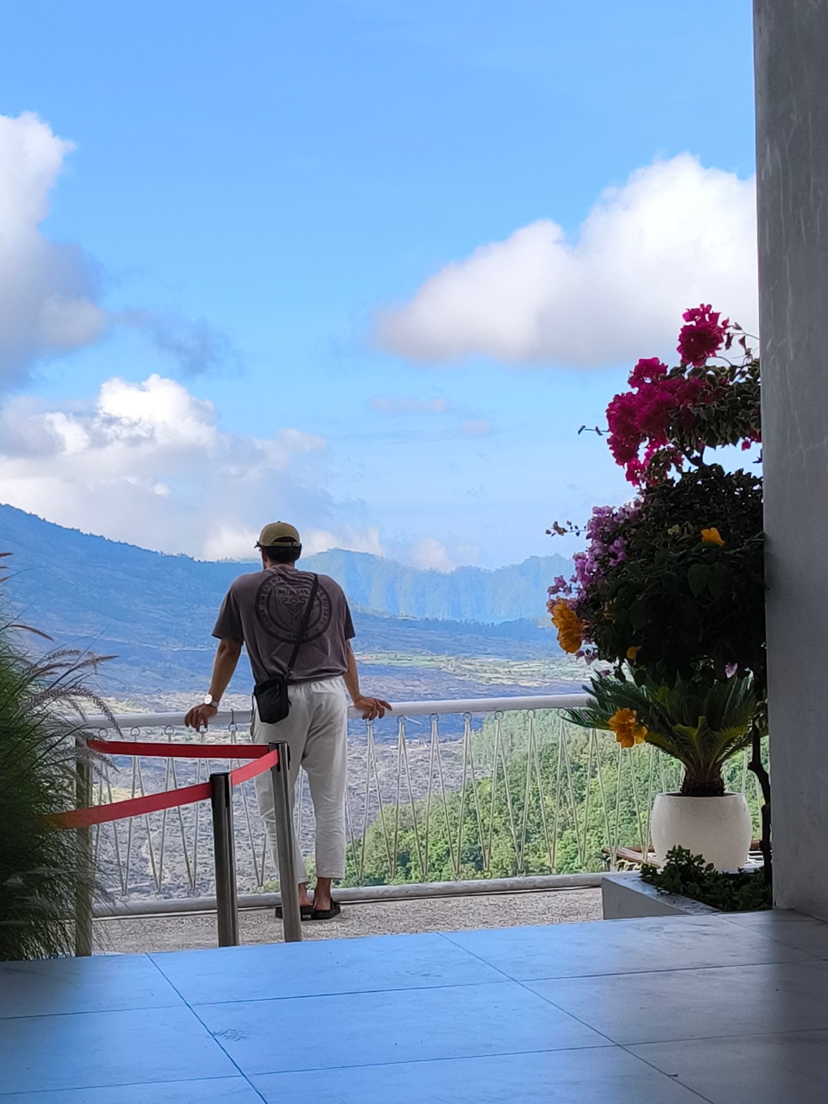 Morning dining and sightseeing activity captured in Kintamani, Indonesia