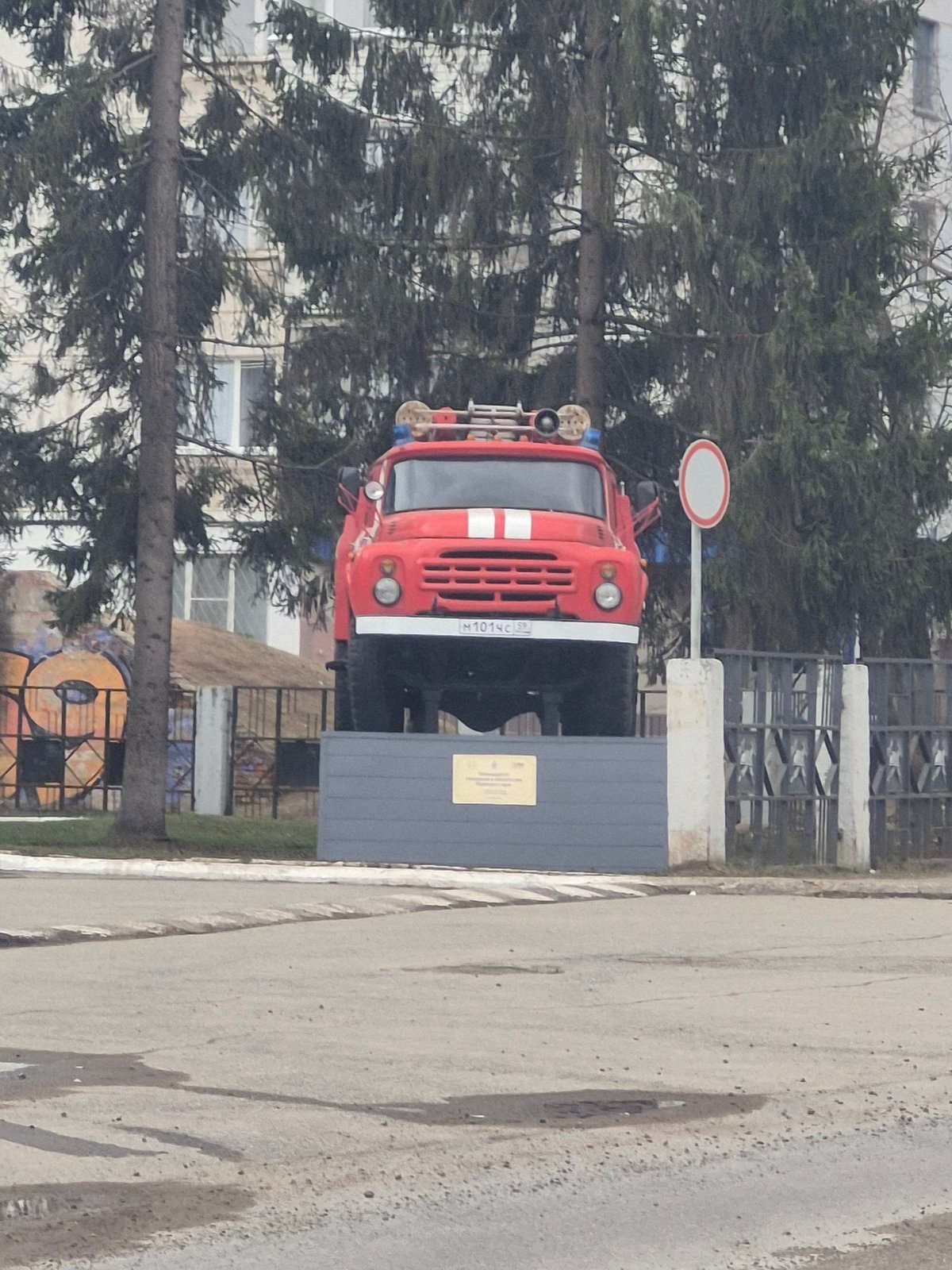 Ordinary Sunday moments captured across Chaikovsky, Russia