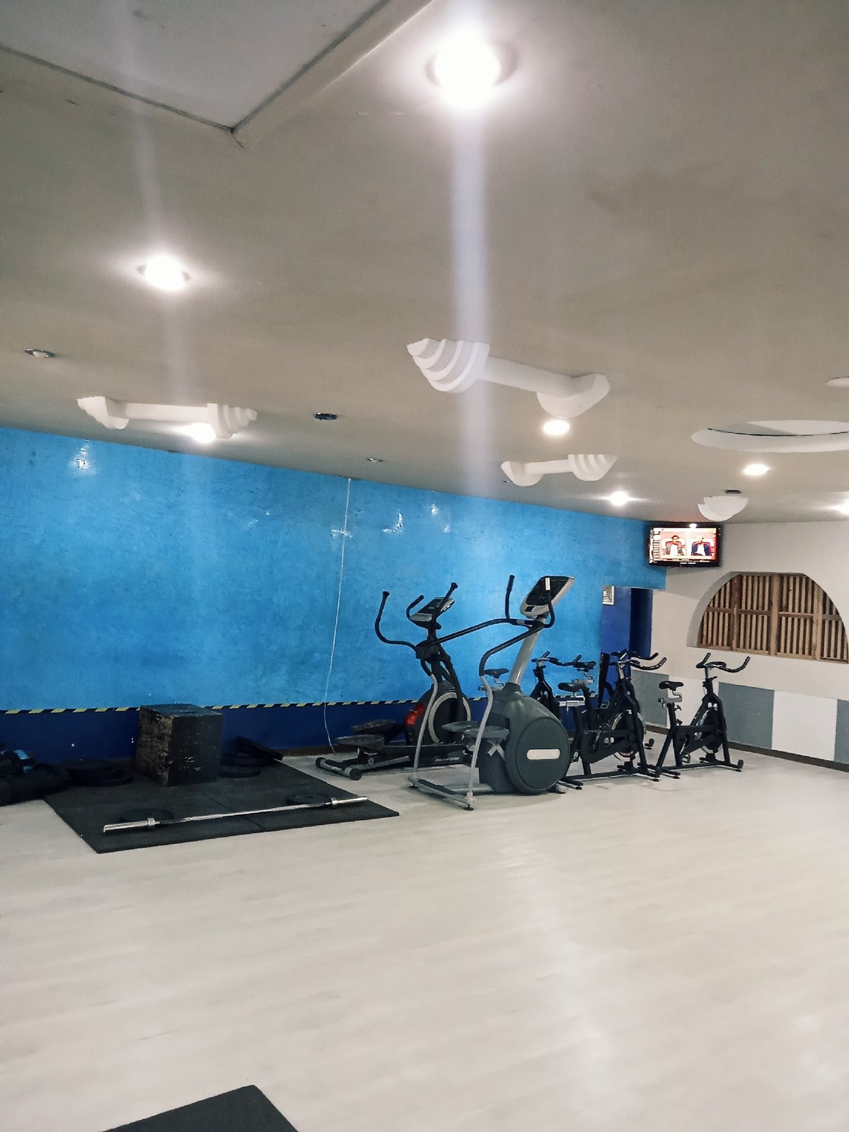 Venezuelan gym facility documented across multiple locations April 6