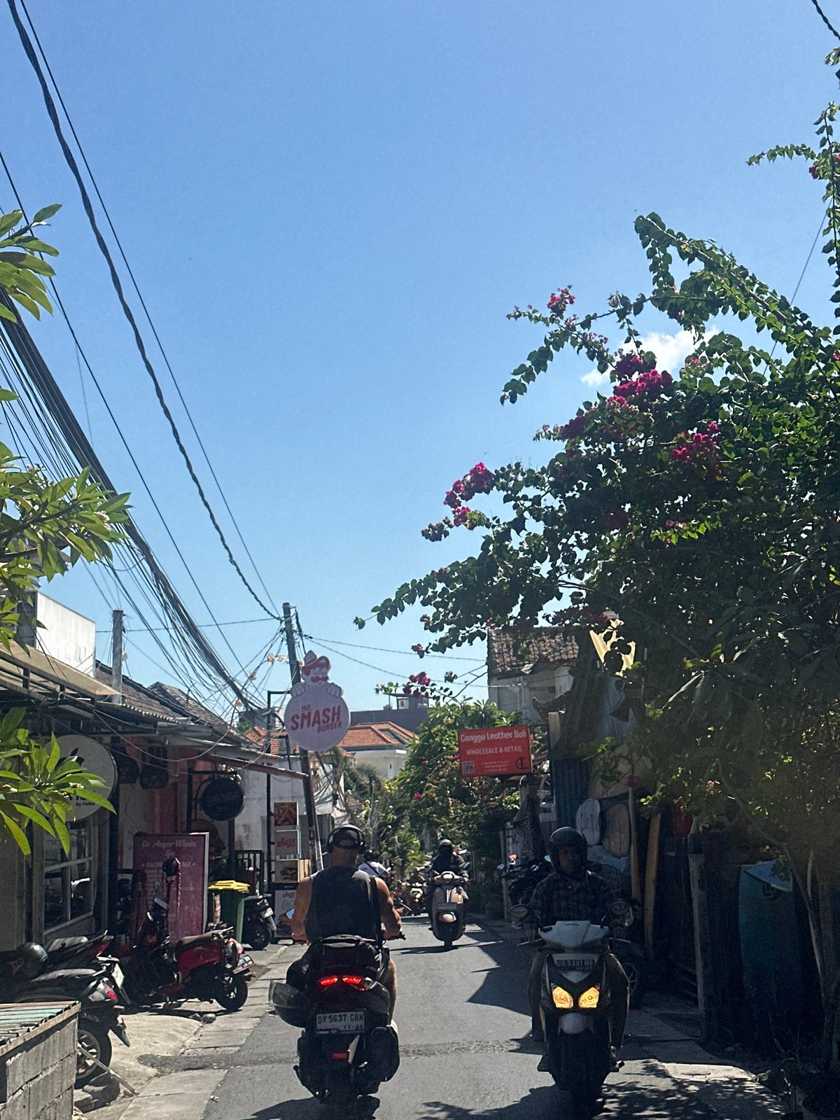 North Kuta streets: traffic, local businesses, and demolition debris