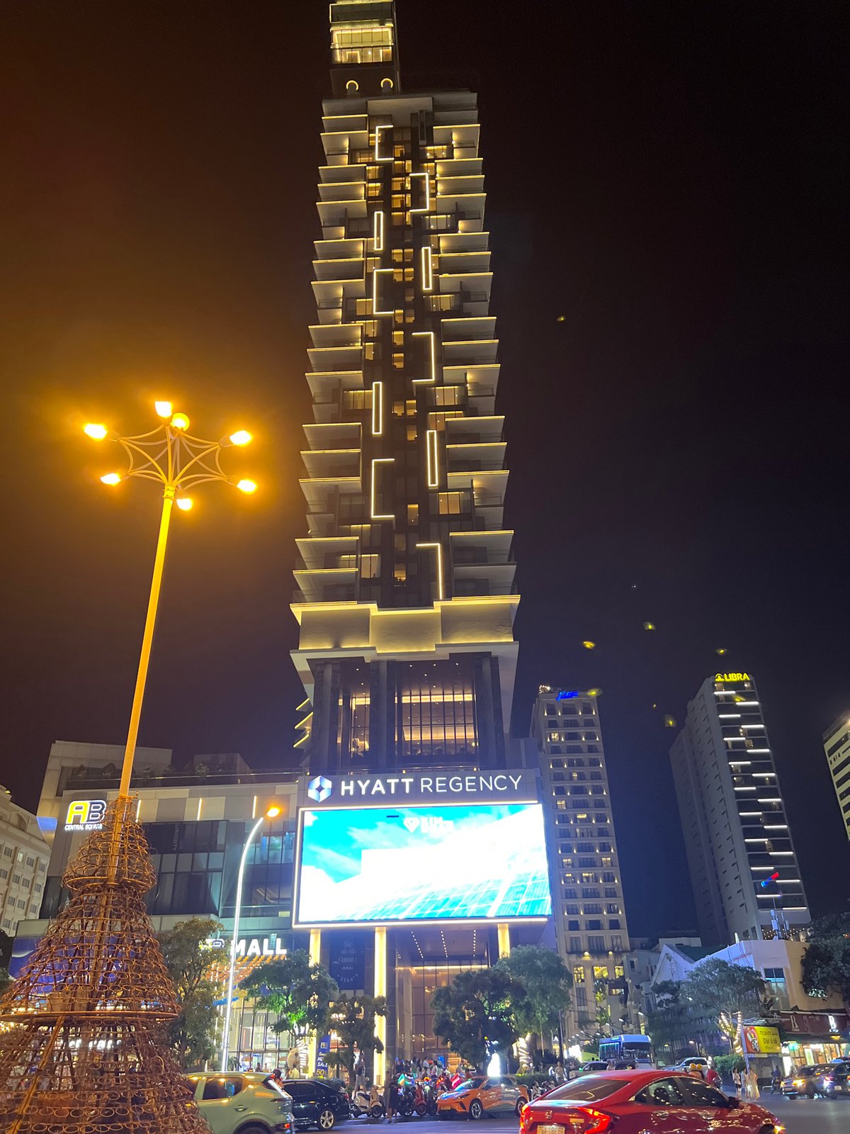 Night out along Nha Trang's illuminated coastal promenade