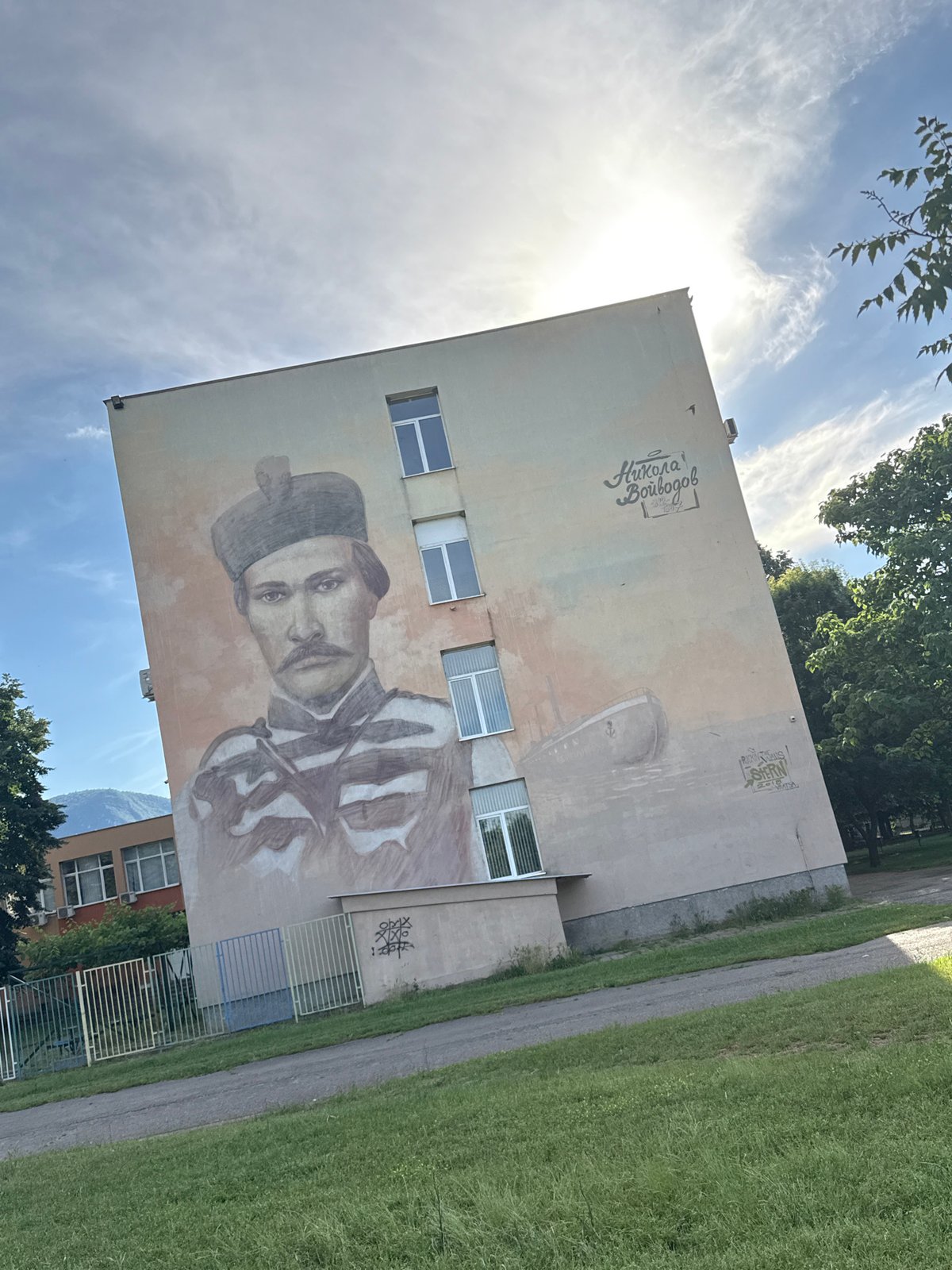 Sunny afternoon walk captures murals and parks in Vratsa, Bulgaria