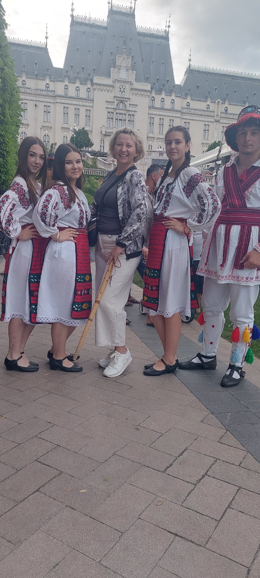 Traditional folk performances outside Iași's Palace of Culture