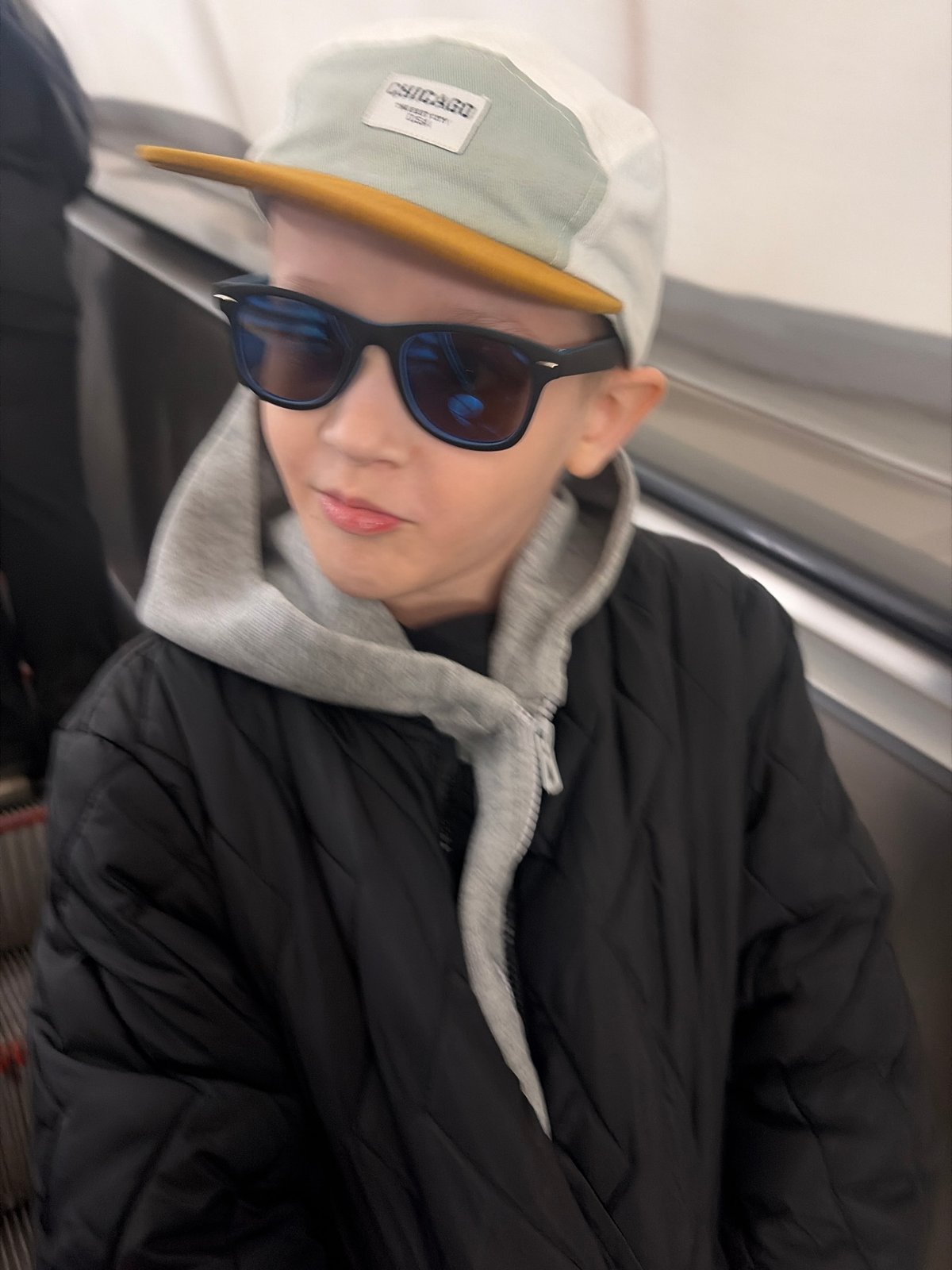 Person with cap, sunglasses spotted near carnival in Shushary