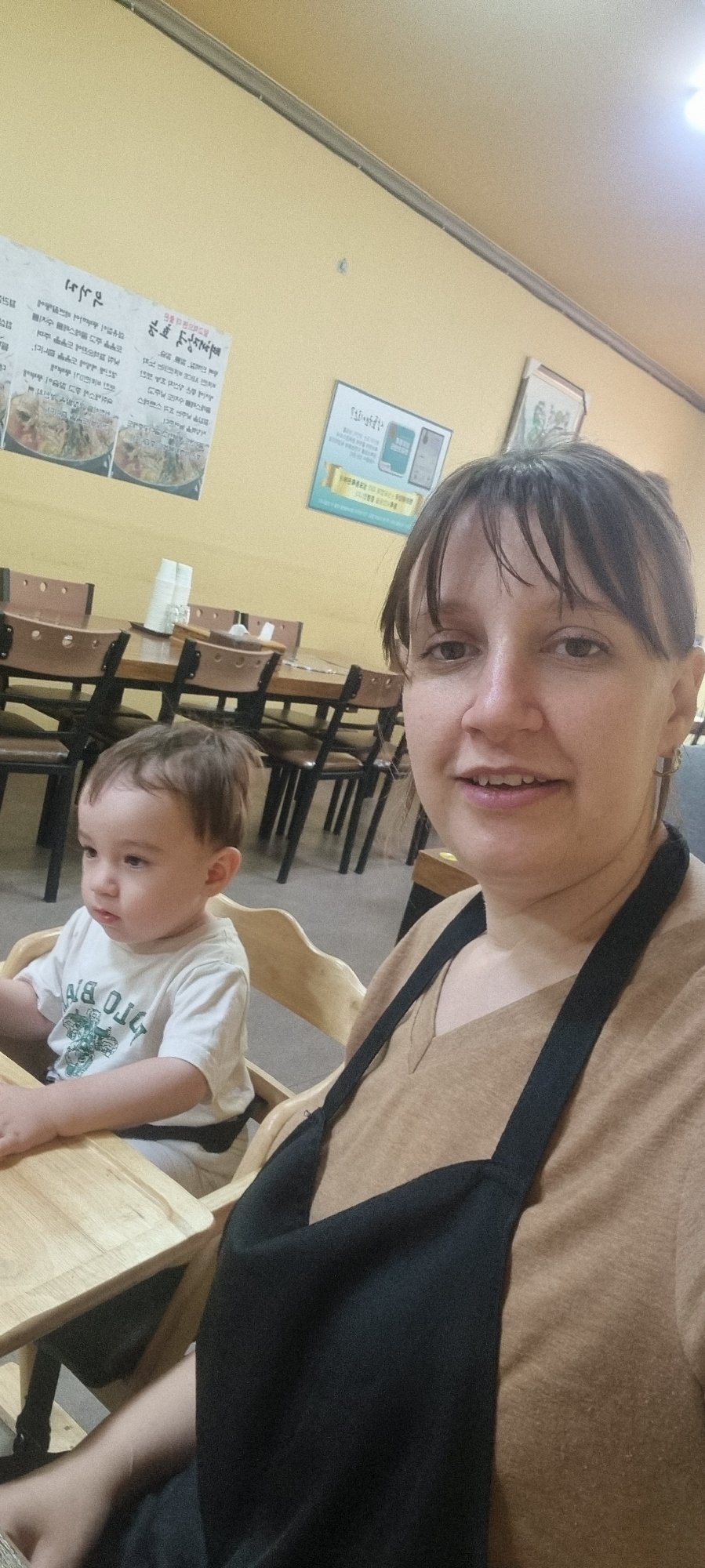 Family enjoys Korean meal at Gangneung restaurant