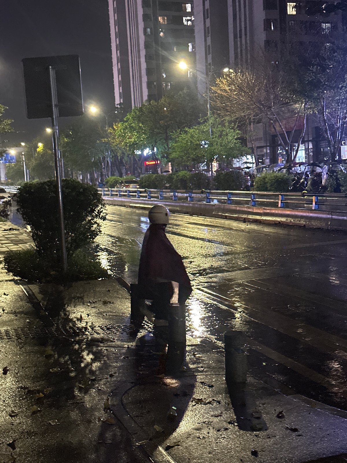 Rainy autumn evening captured in Chongqing High-tech Zone streets