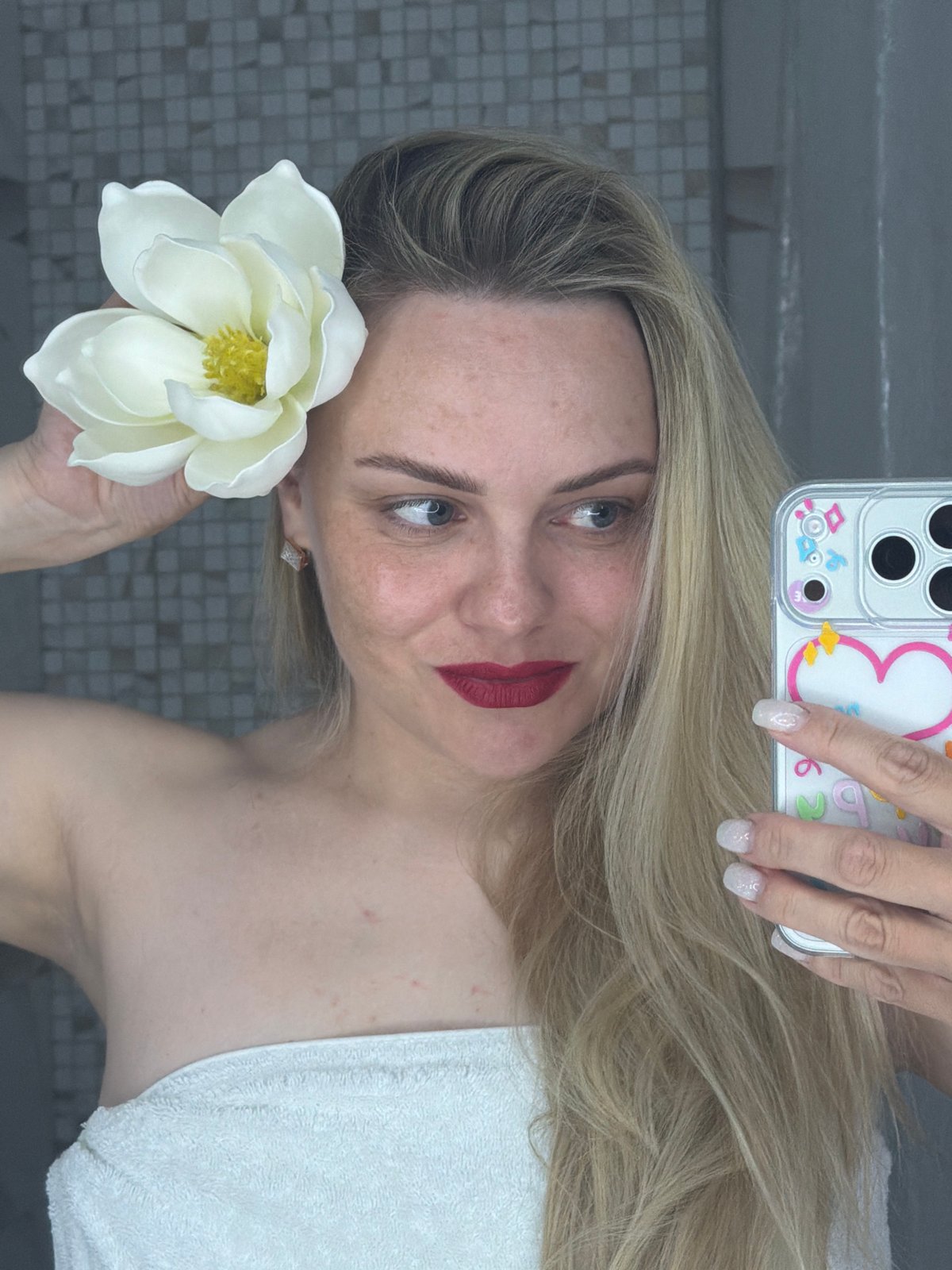 Woman Takes Extended Bathroom Selfie Session in Votkinsk