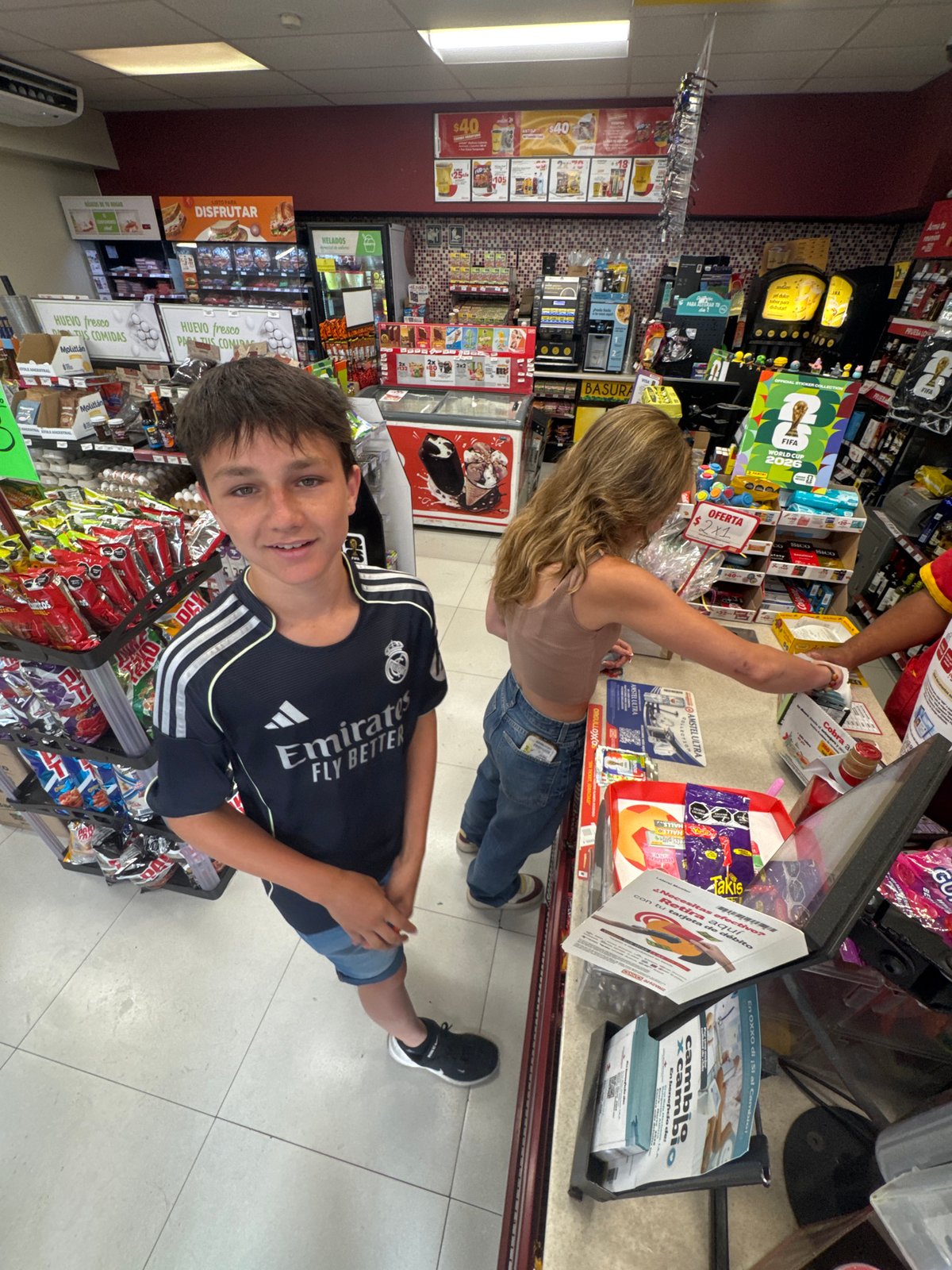 Evening convenience store visits captured in San Bernardino Tlaxcalancingo