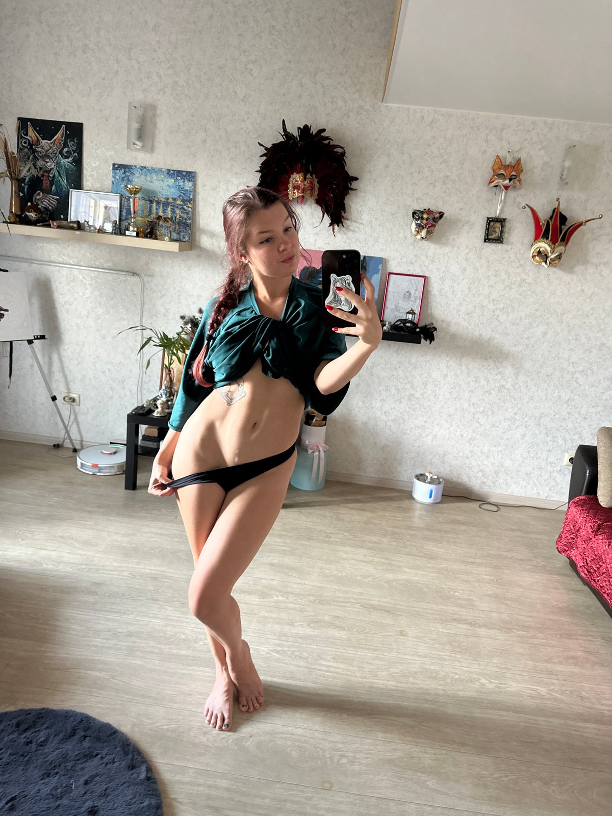 Indoor selfies and a Sphynx cat in Vladimir, Russia