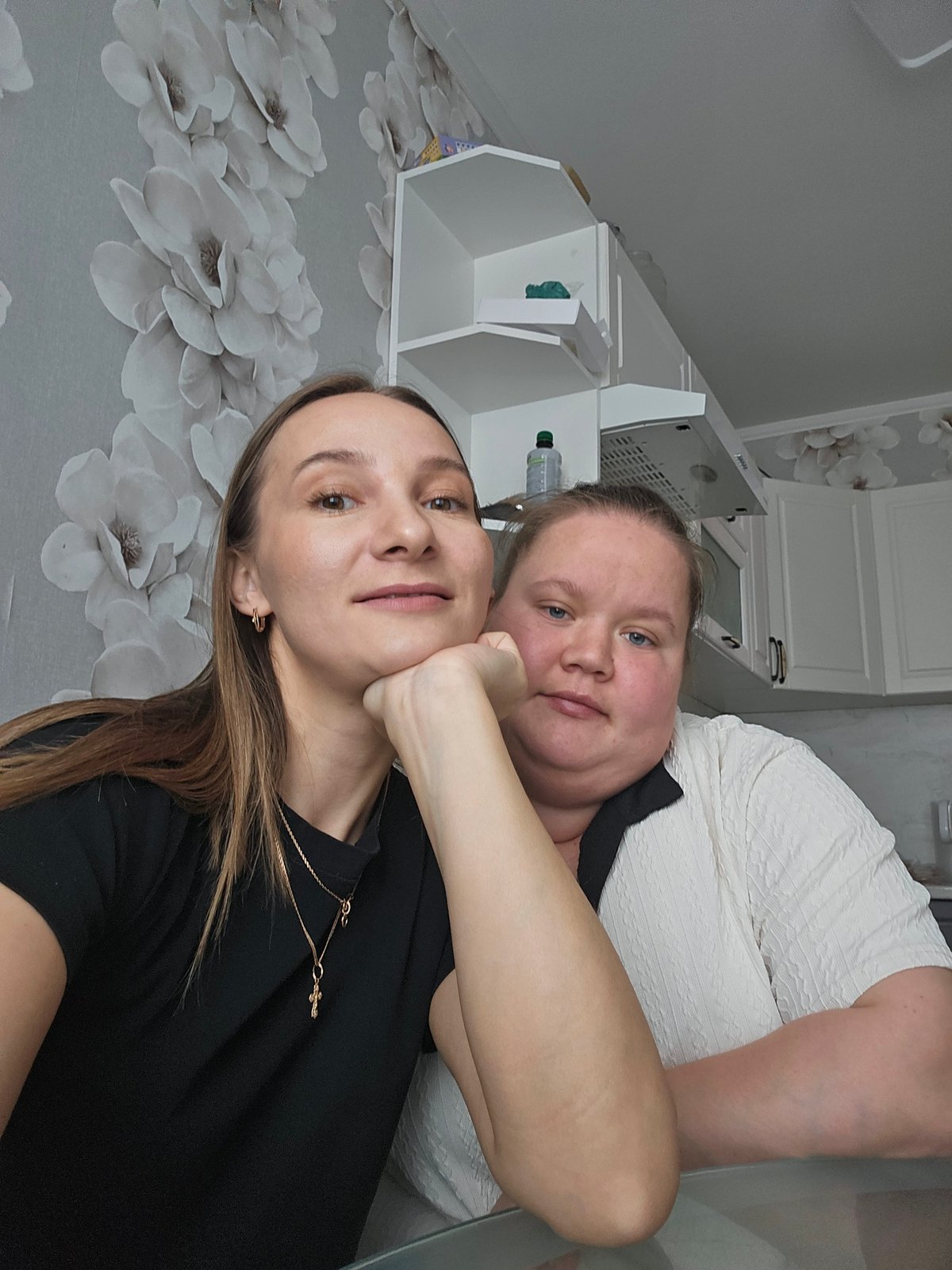 Family morning moments with kitten and gaming in Chaikovsky