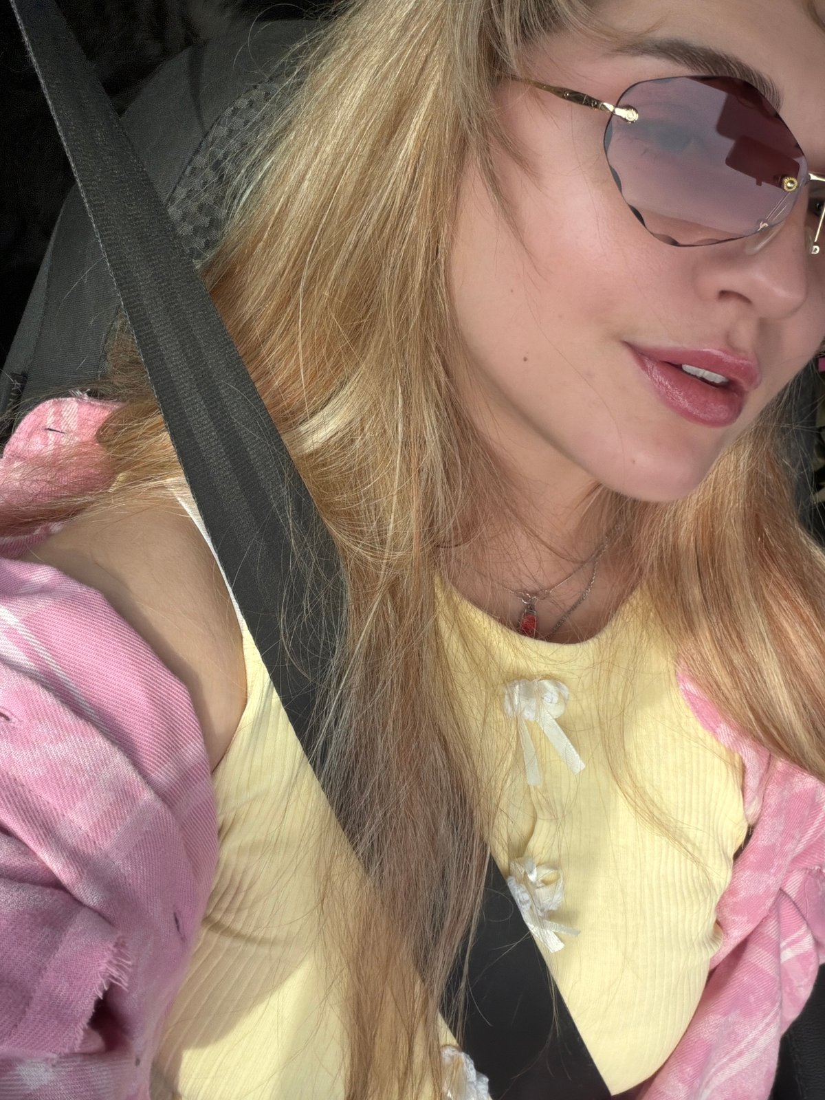 Person with blonde hair spotted reclining in car in Псеево