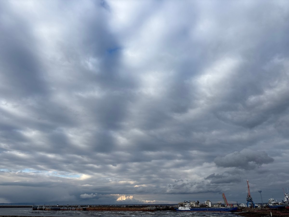 Heavy clouds documented over Chaikovsky, Russia industrial areas