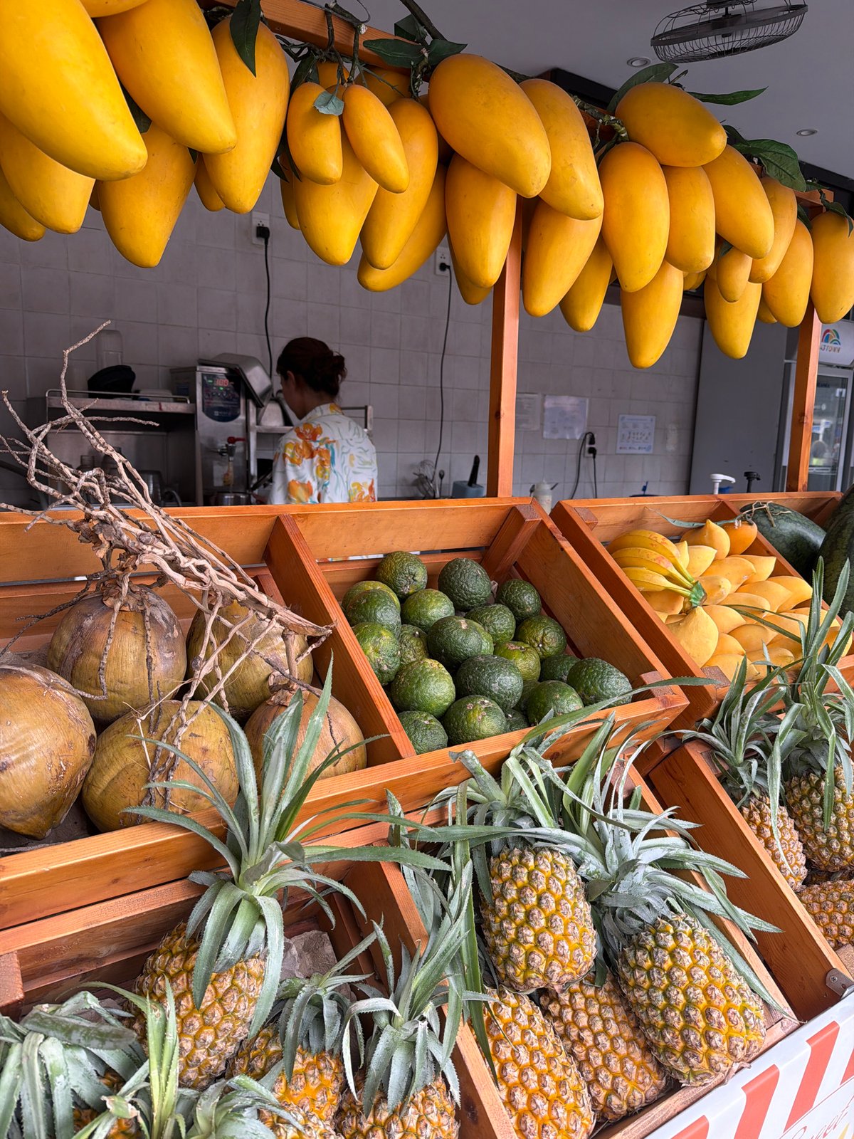 Fruit stall browse and seafood lunch in Đà Nẵng