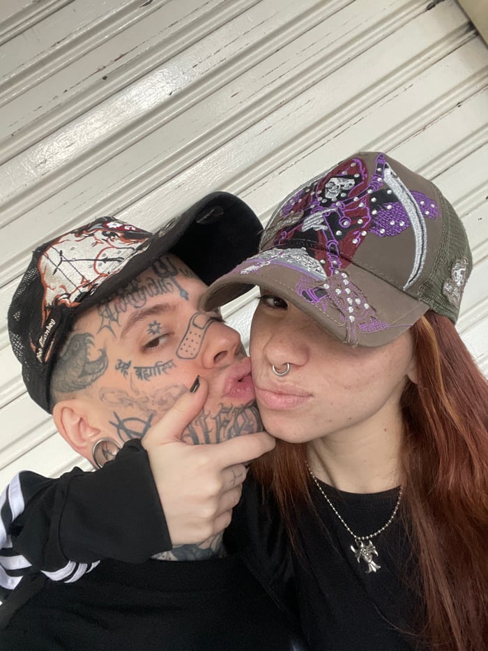 Tattooed couple shops, takes selfies around Buenos Aires evening