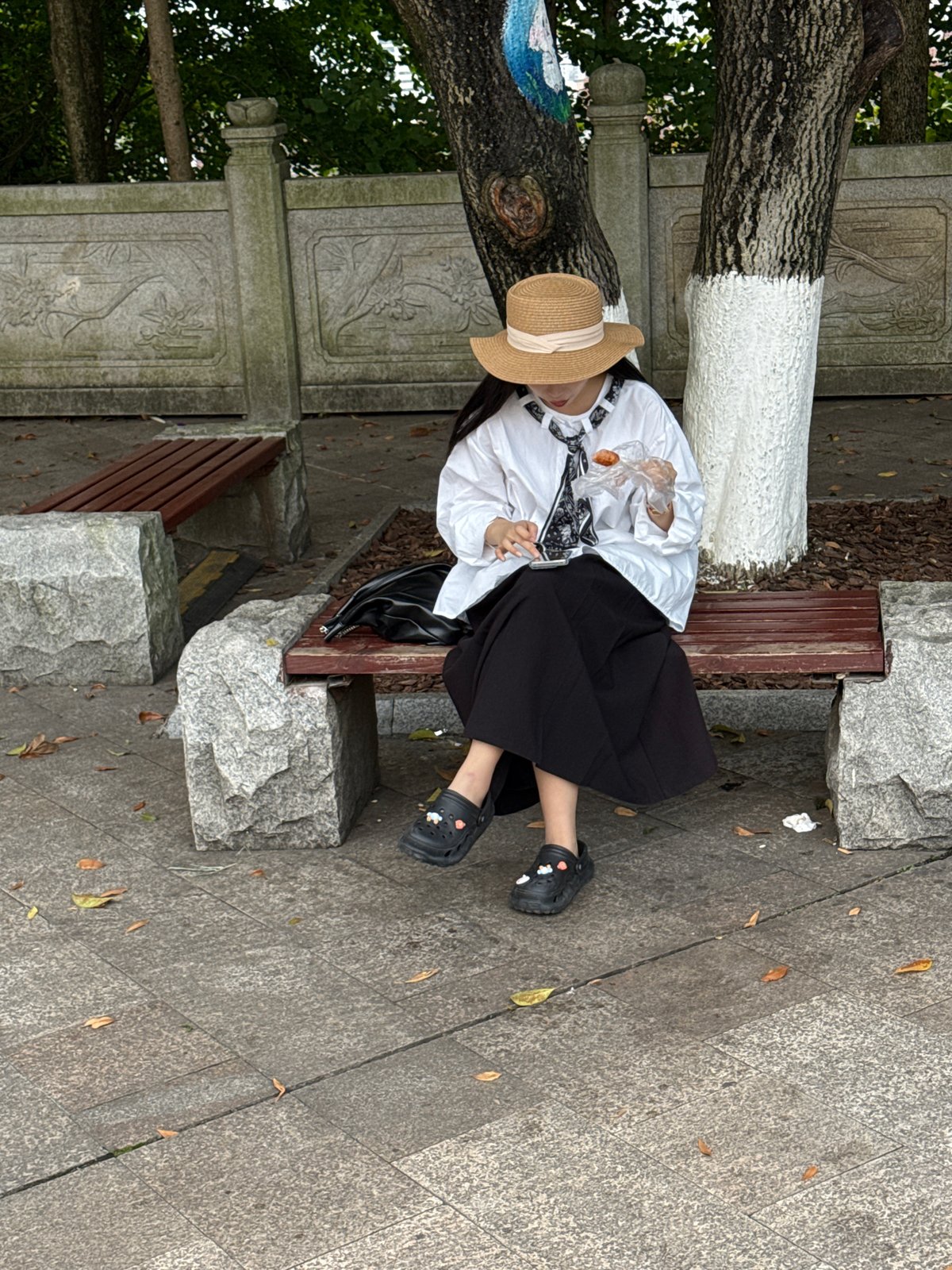 Visitors gather at traditional Chinese park in Chongqing