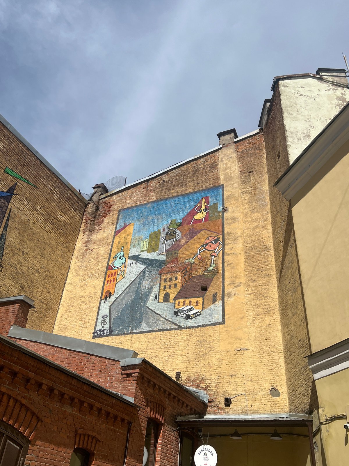 Street life documented in Saint Petersburg includes carriages, pedestrians