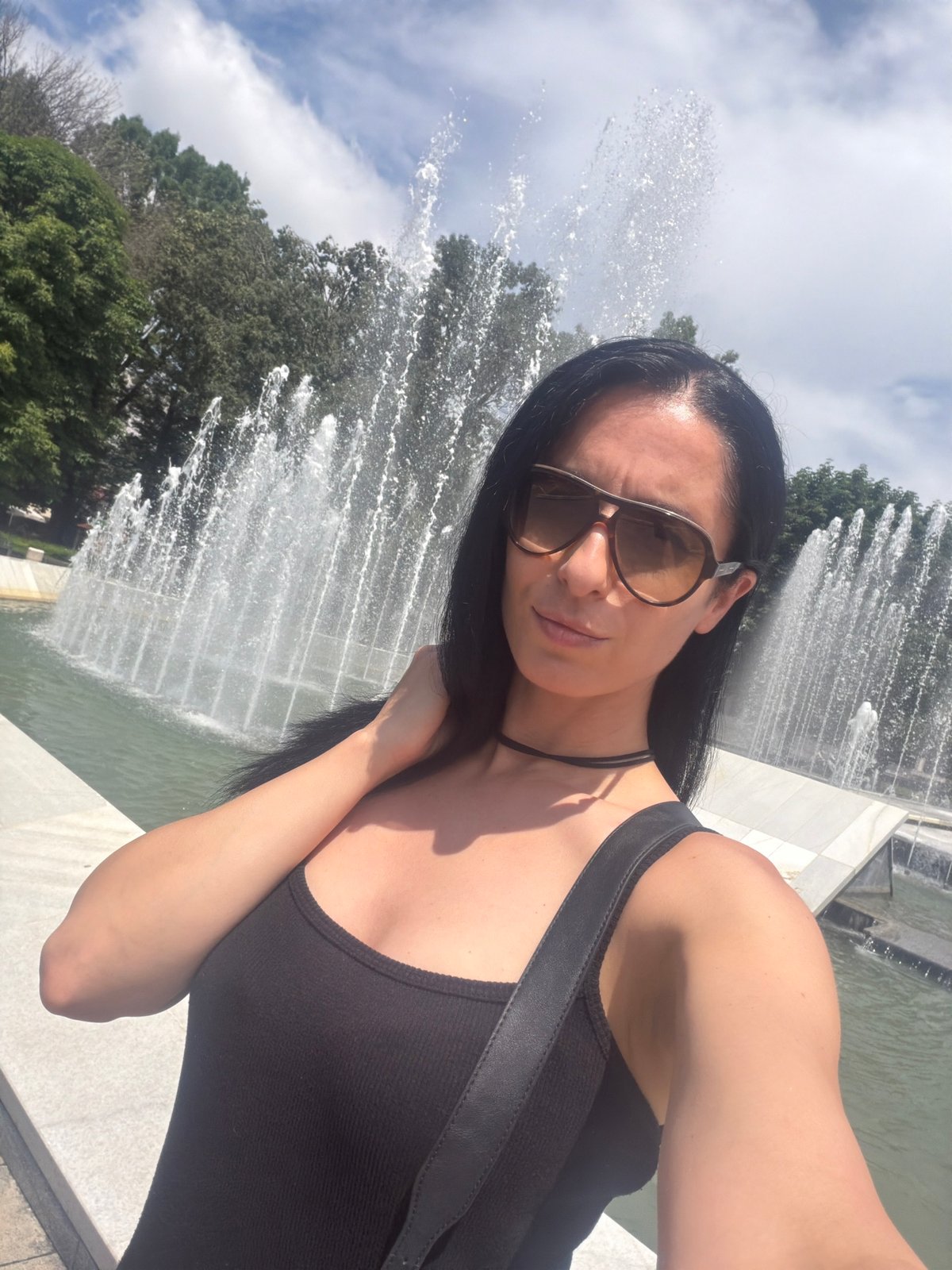 Sunny morning selfies at Pleven's fountain, with a TV break