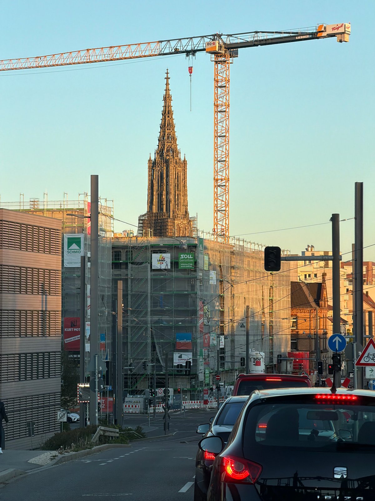 Construction project documented on busy Ulm street
