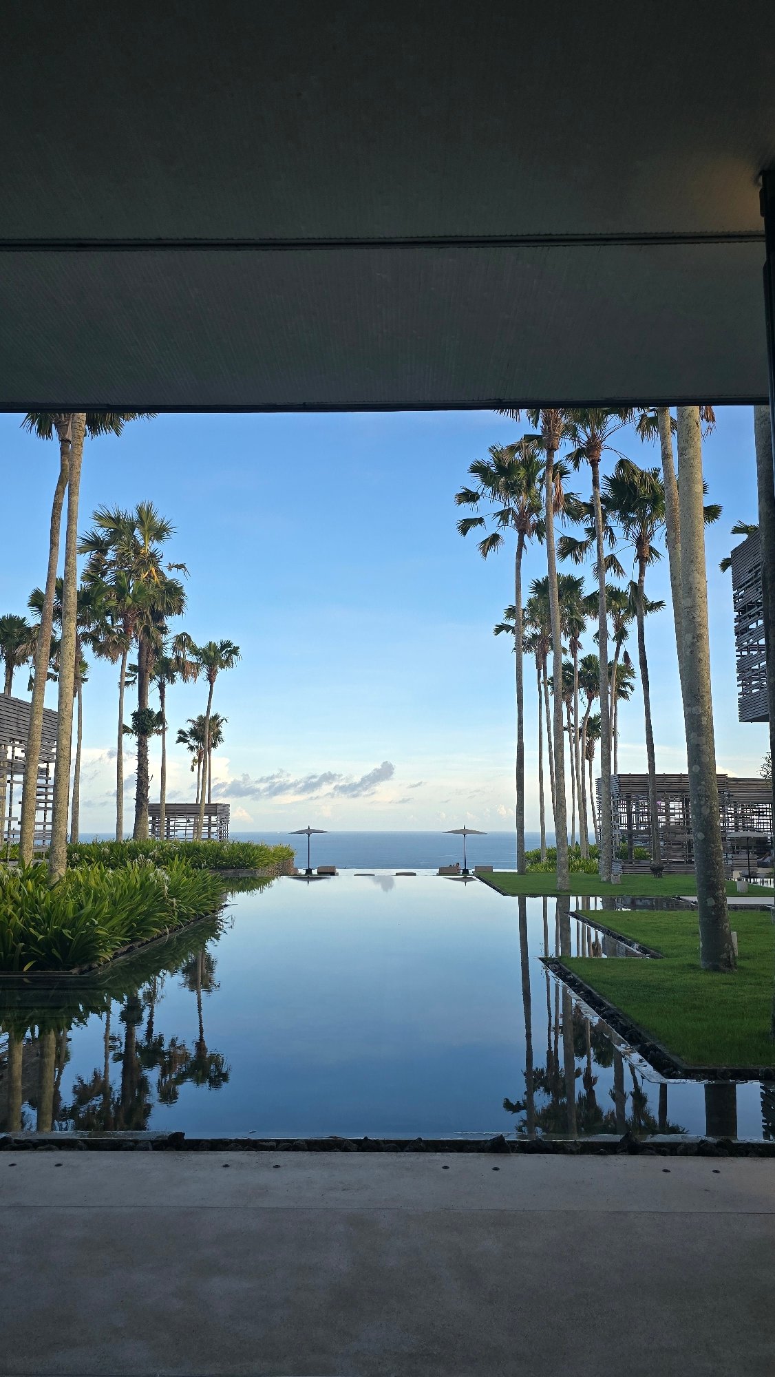 Tourist captures coastal scenes and architecture in Kuta Selatan