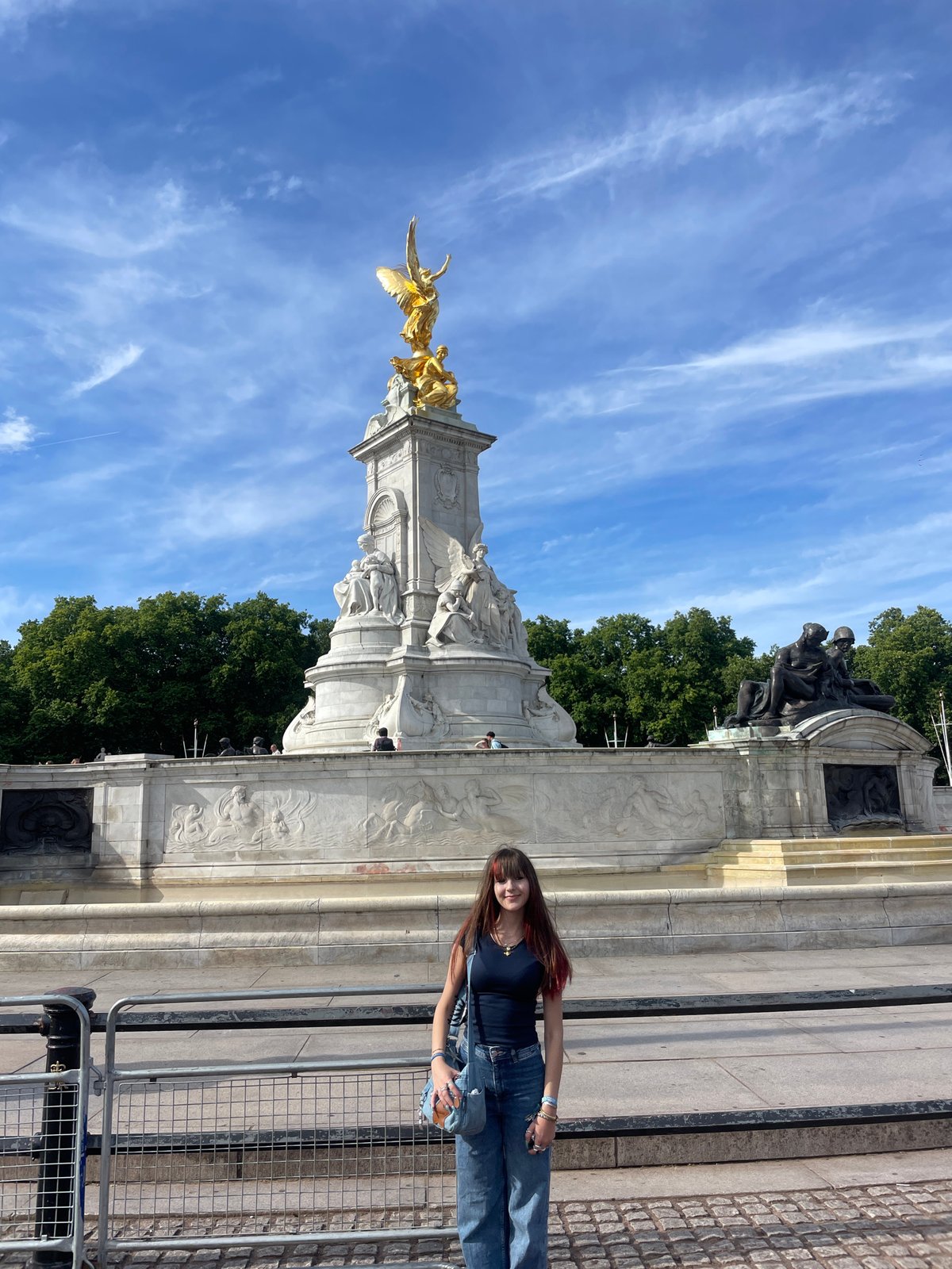 Afternoon at Buckingham Palace and the Victoria Memorial