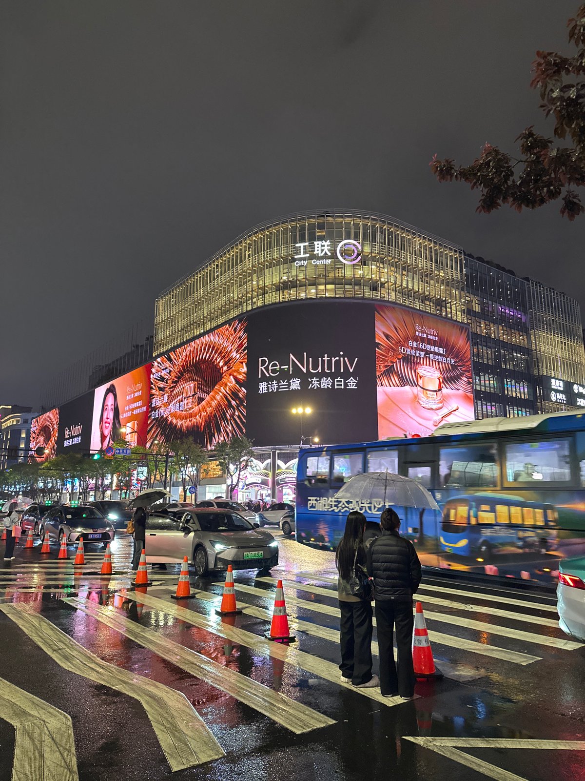 Person observed on rainy street in Shangcheng District