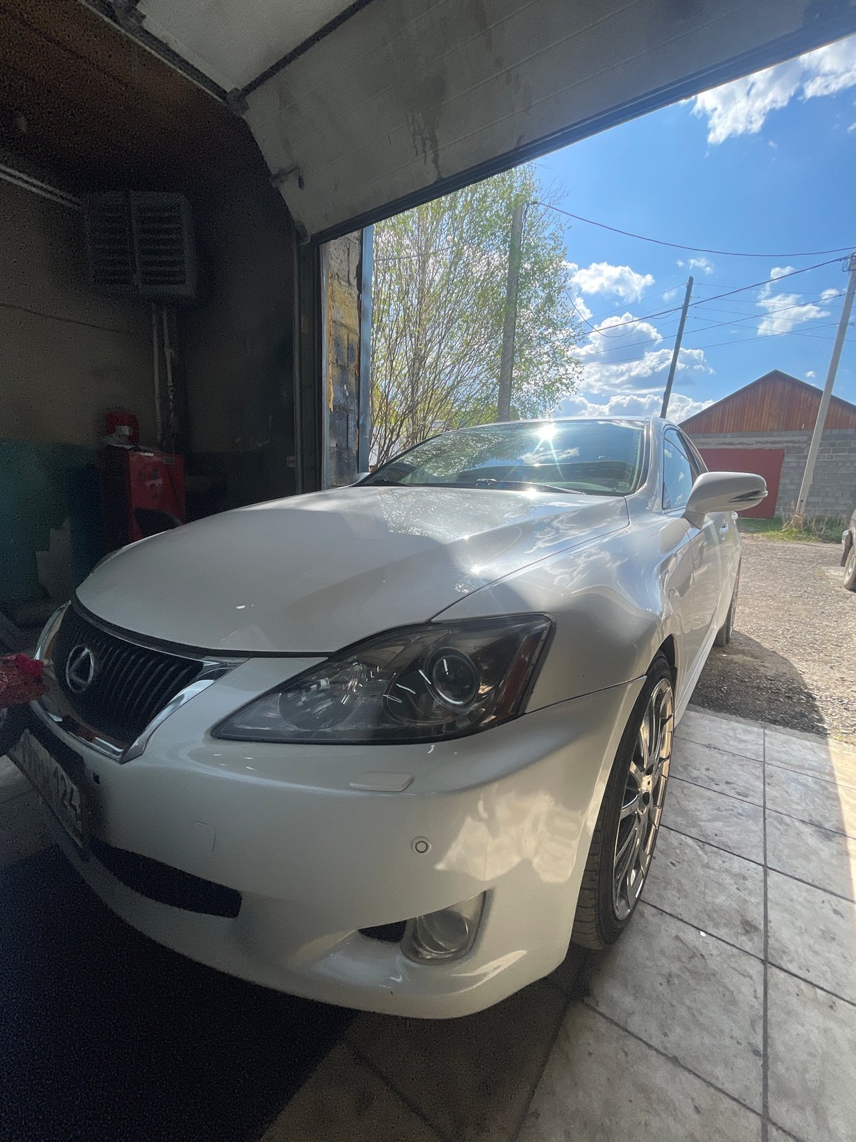 Vehicle maintenance and motorcycle activity observed in Минино, Russia