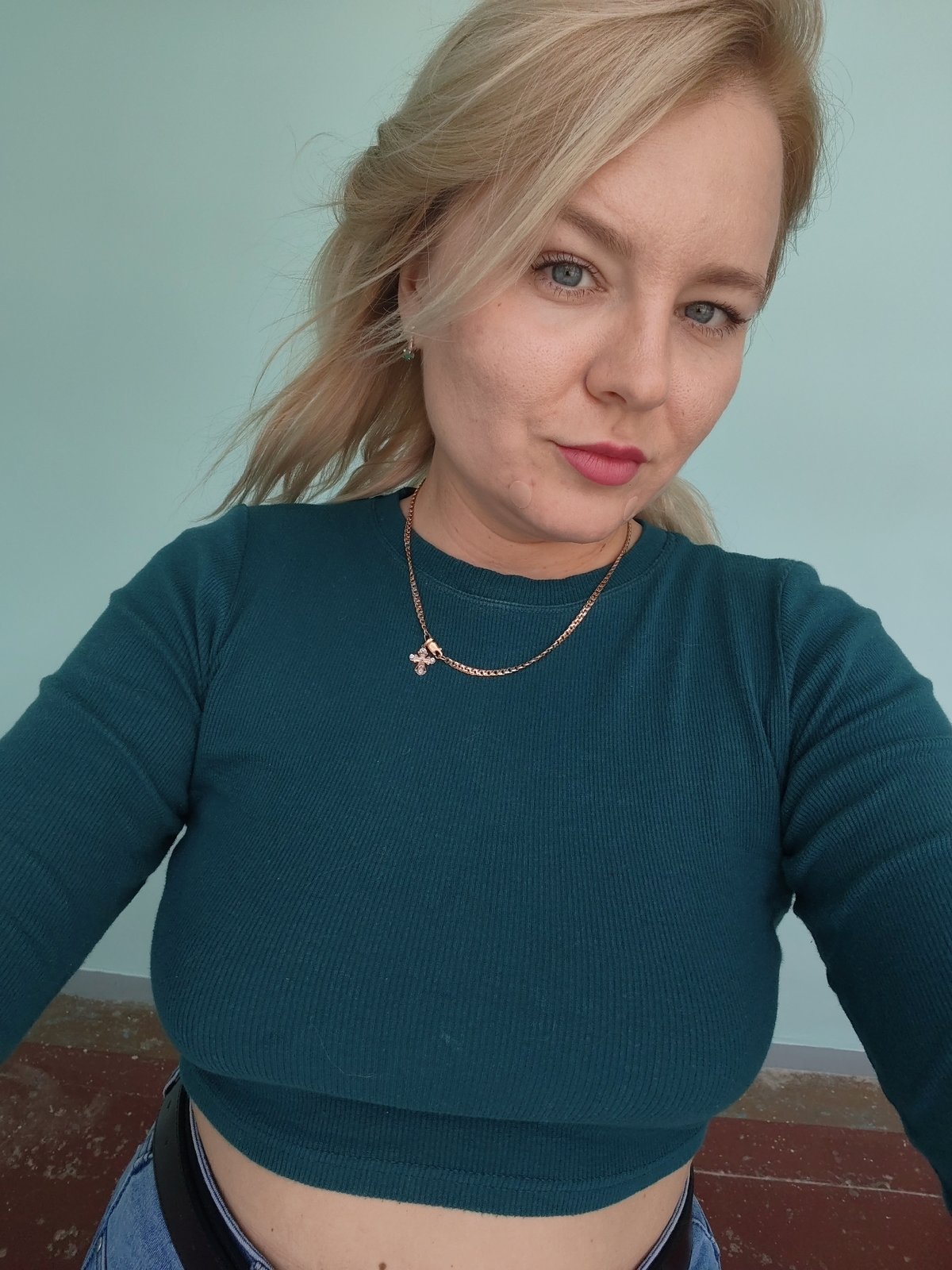 Quick photo session against a light blue wall in Izhevsk