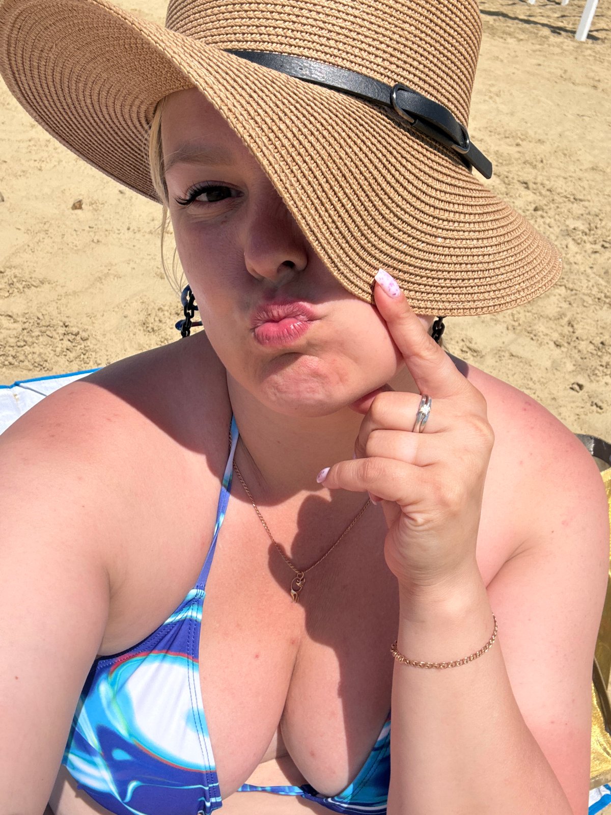 Sunny beach day captured by witnesses in Anapa, Russia