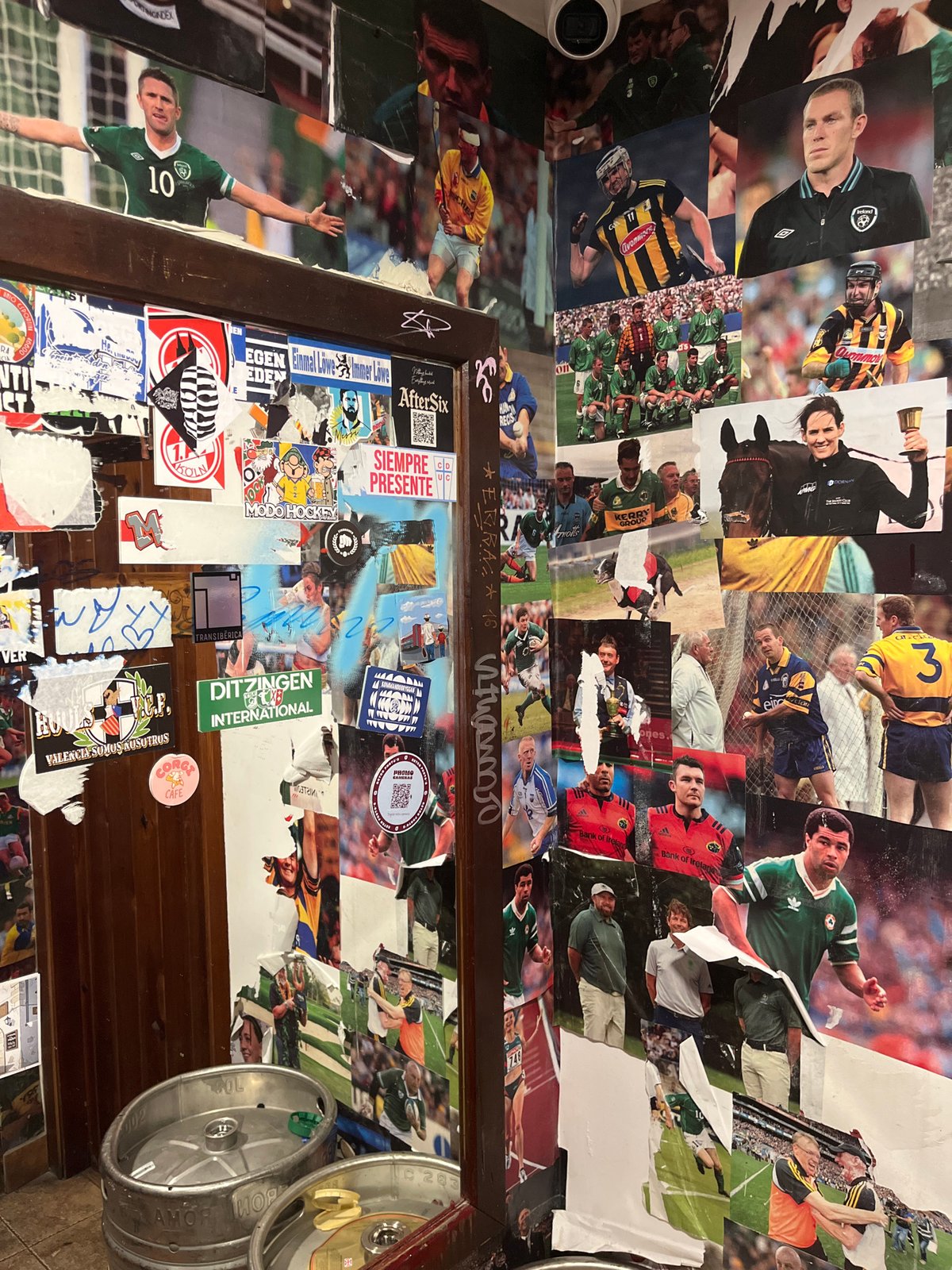Irish sports memorabilia observed at Valencia bar interior