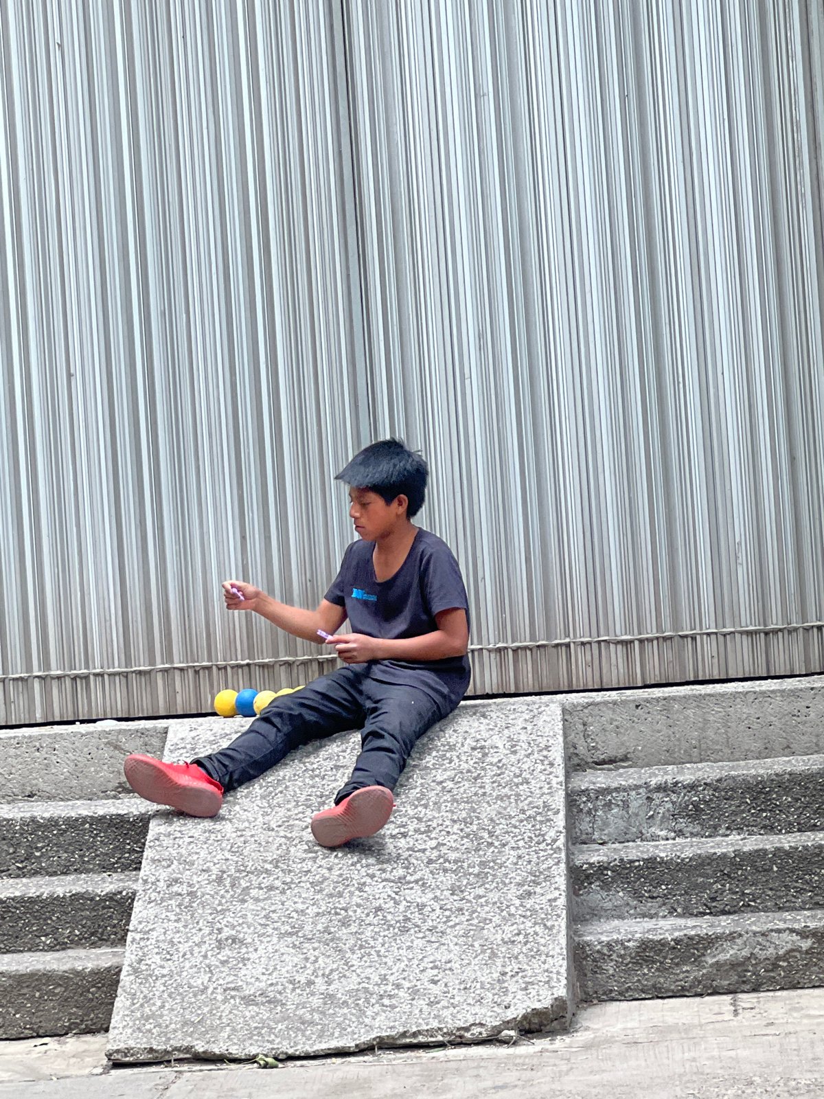 Child spotted on concrete structure in Mexico City urban area