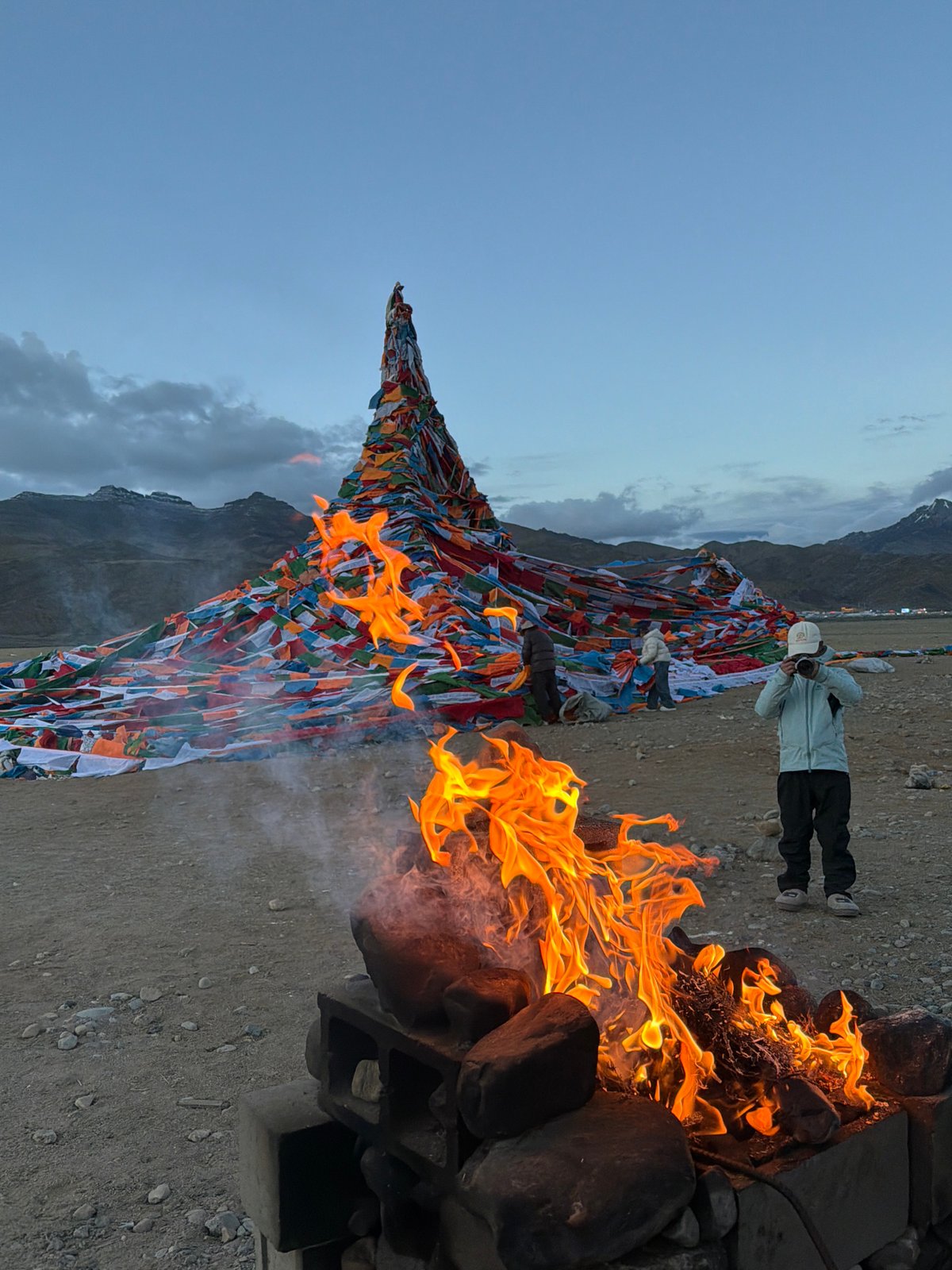 Tibetan prayer flags burned in ceremony in Parga, China