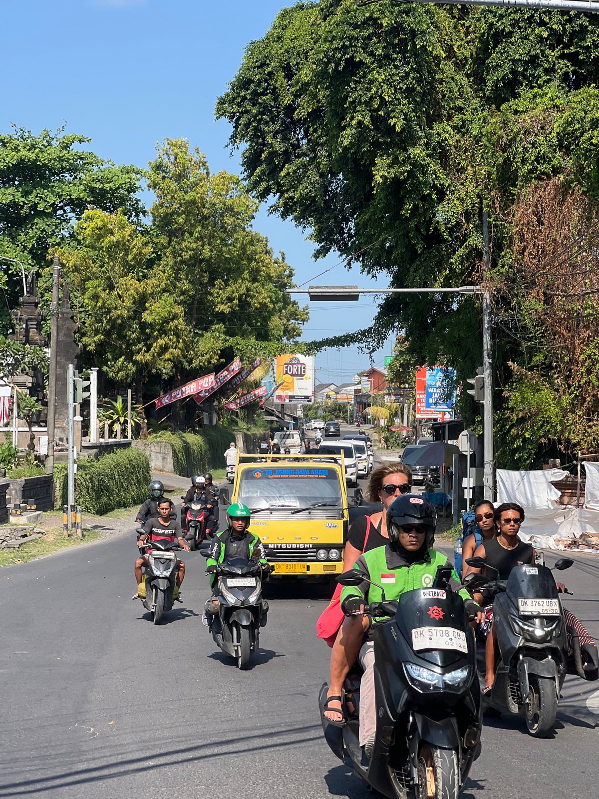 Mengwi street life and landmarks on a clear Bali morning