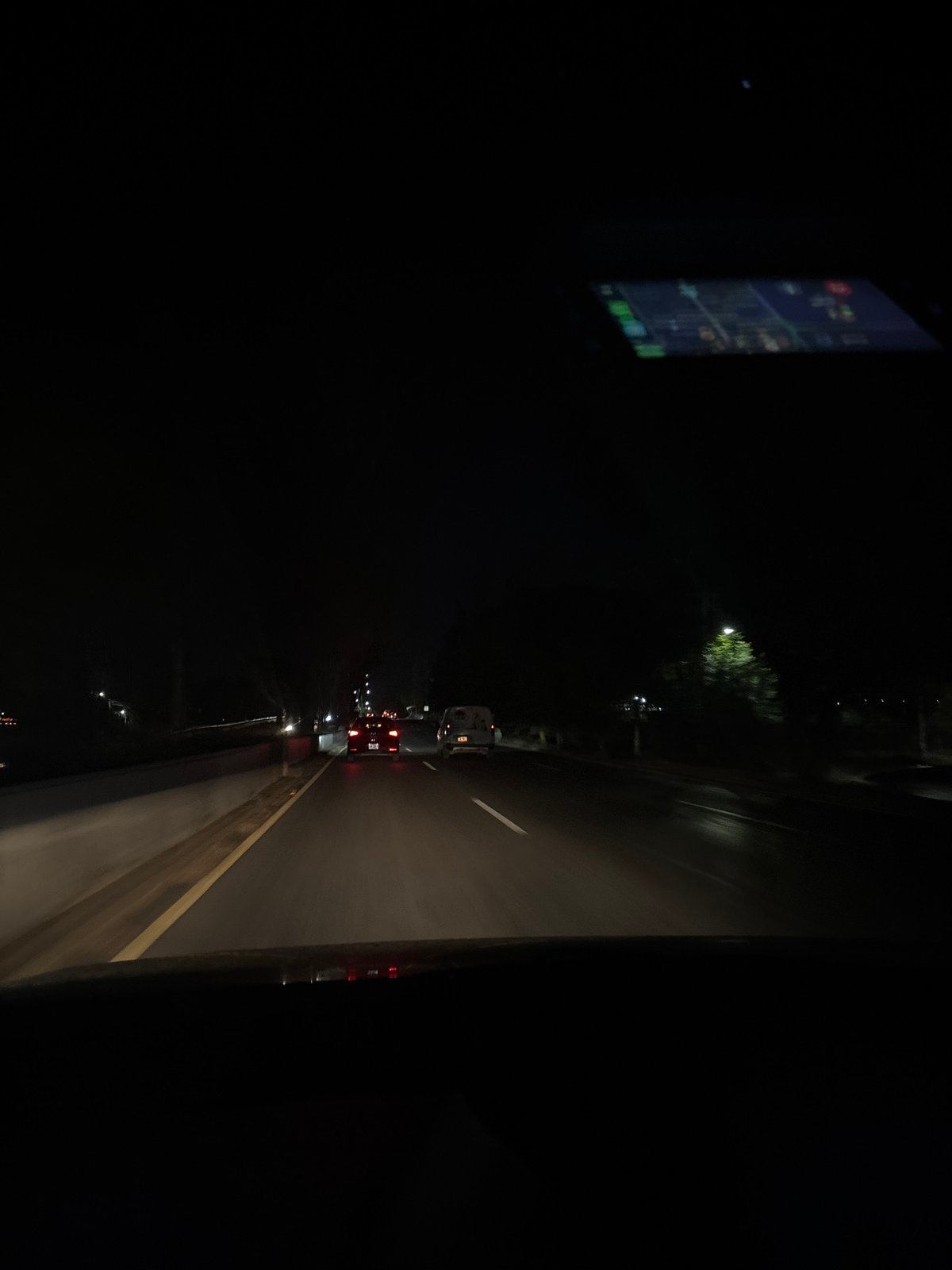 Nighttime highway traffic captured in Puebla, Mexico