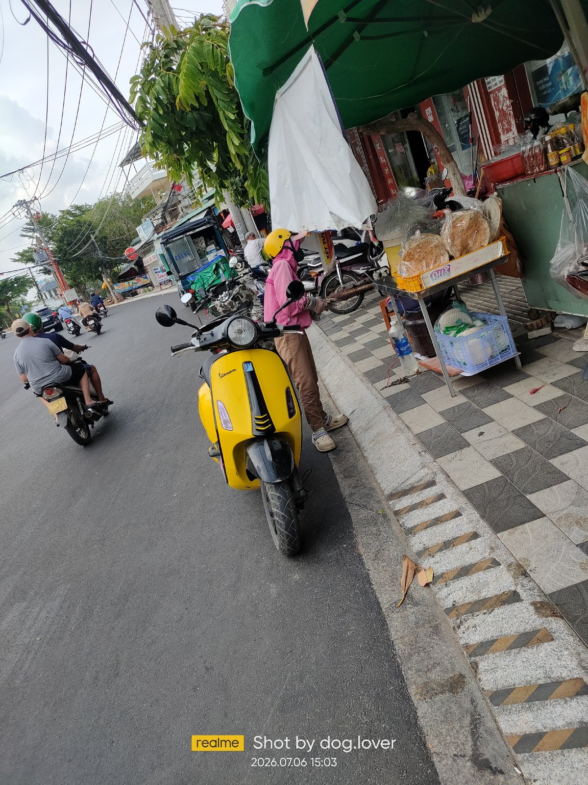 Scooters and pro-Russia imagery spotted on Phu Thuy Ward streets