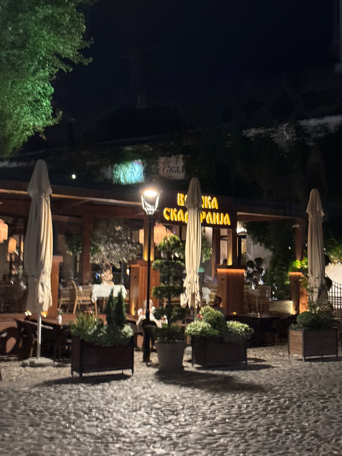 Evening dining and stroll documented in Belgrade's historic quarter