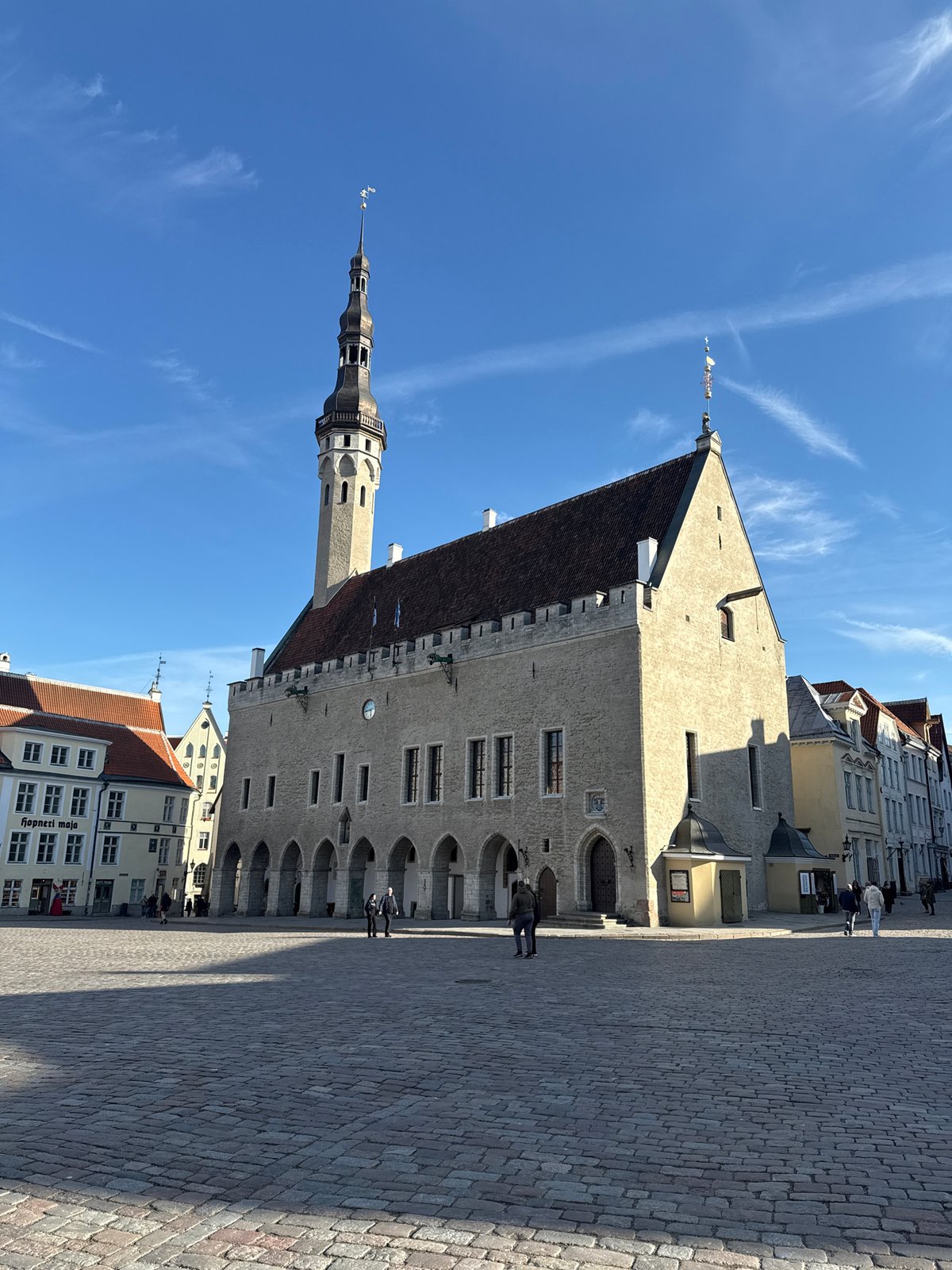 Tourist documents hour-long walk through Tallinn's medieval Old Town
