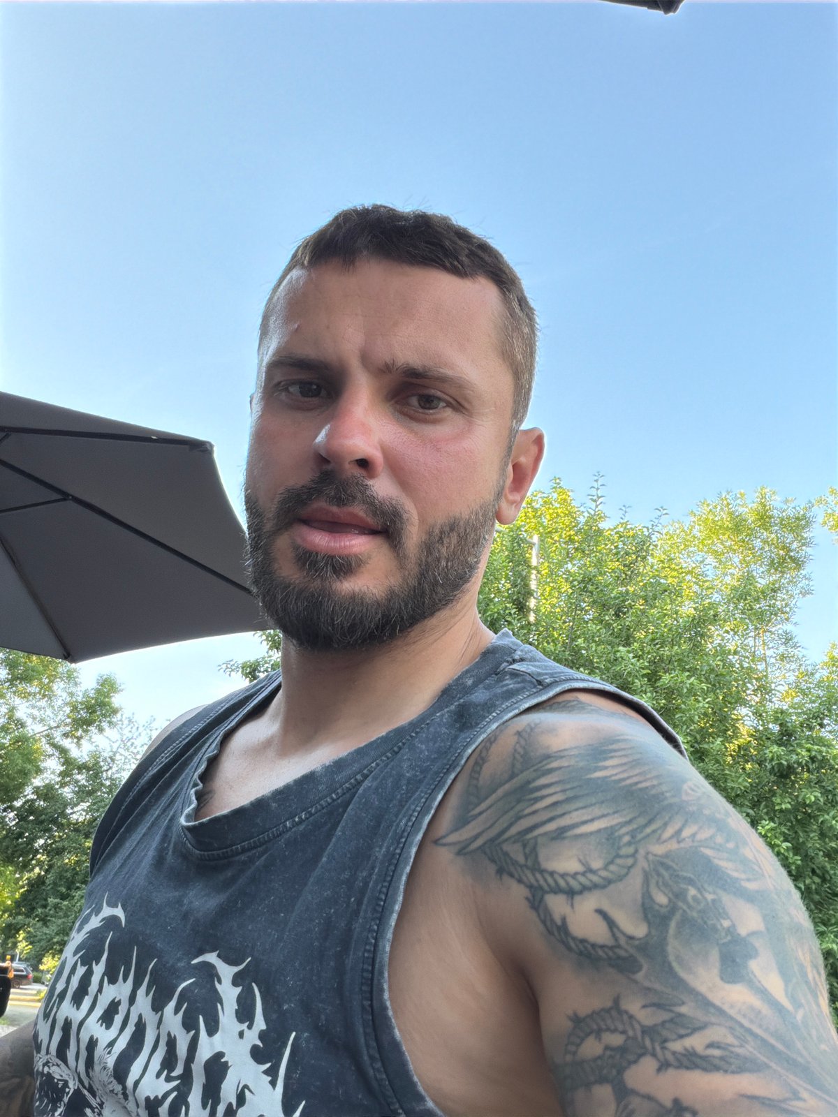 Sofia residents document casual gym, social moments across afternoon