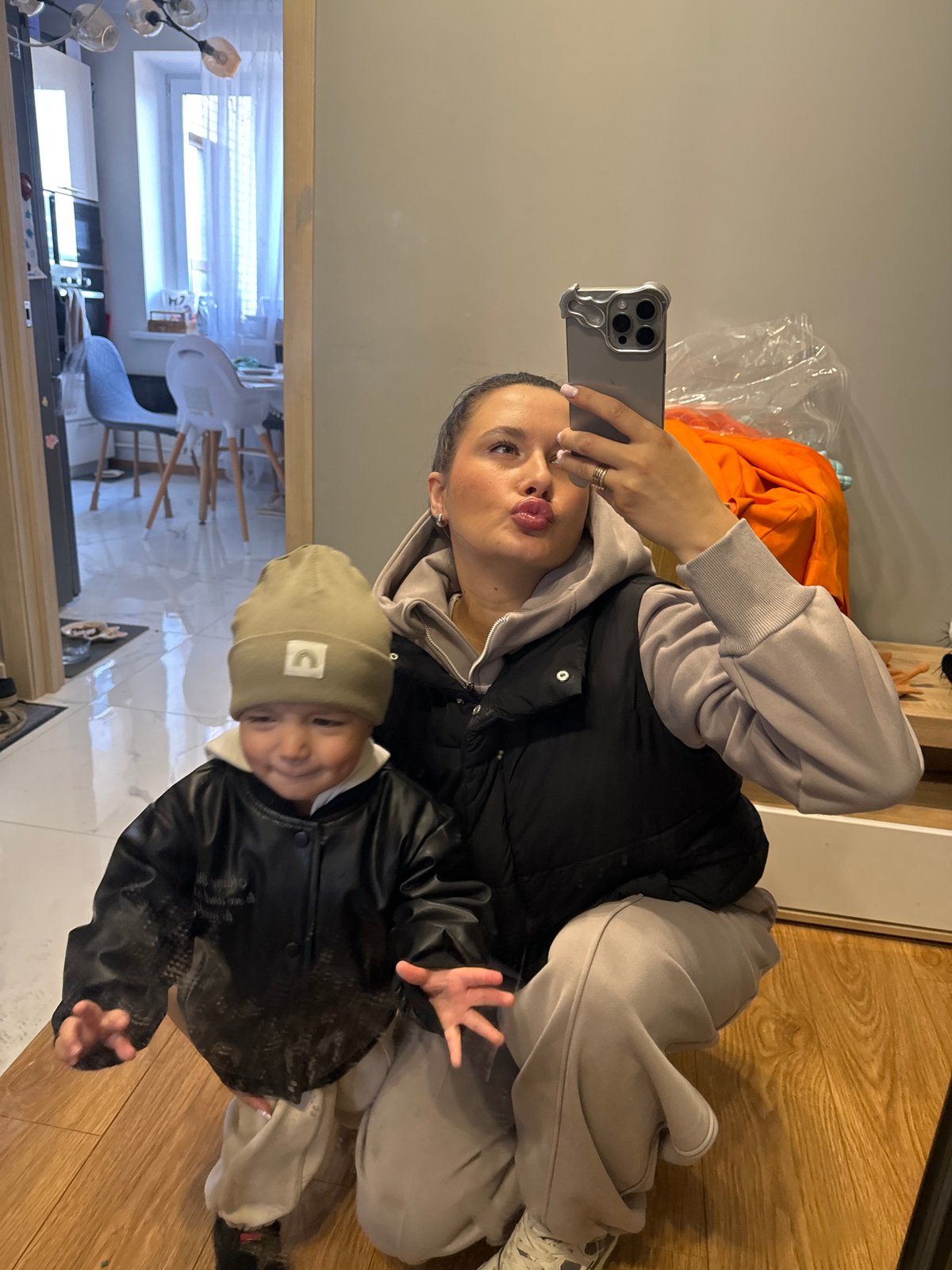 Woman documents casual outing with child in Odintsovo