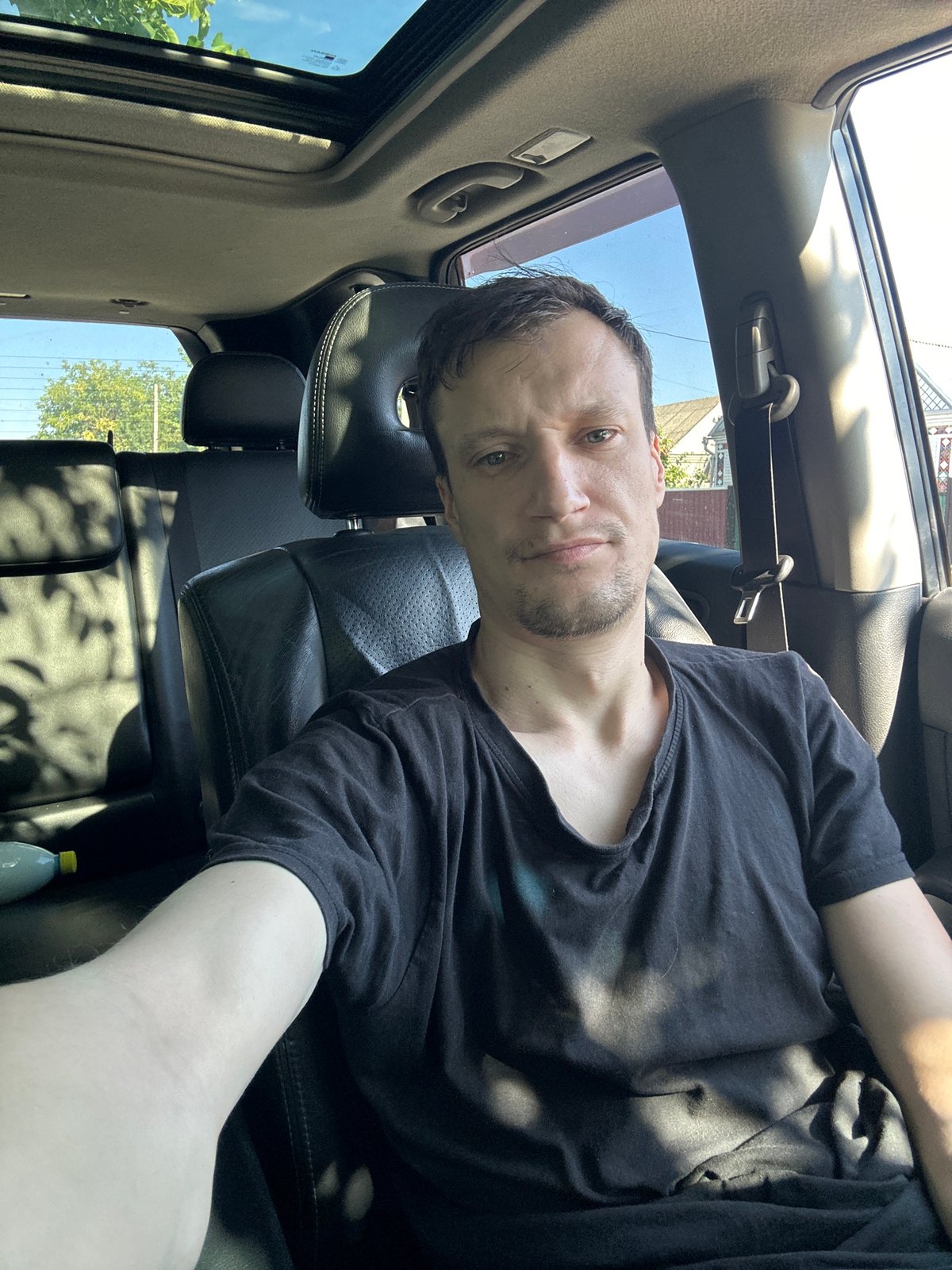 Morning stop in a Nissan SUV, Shatava, Ukraine