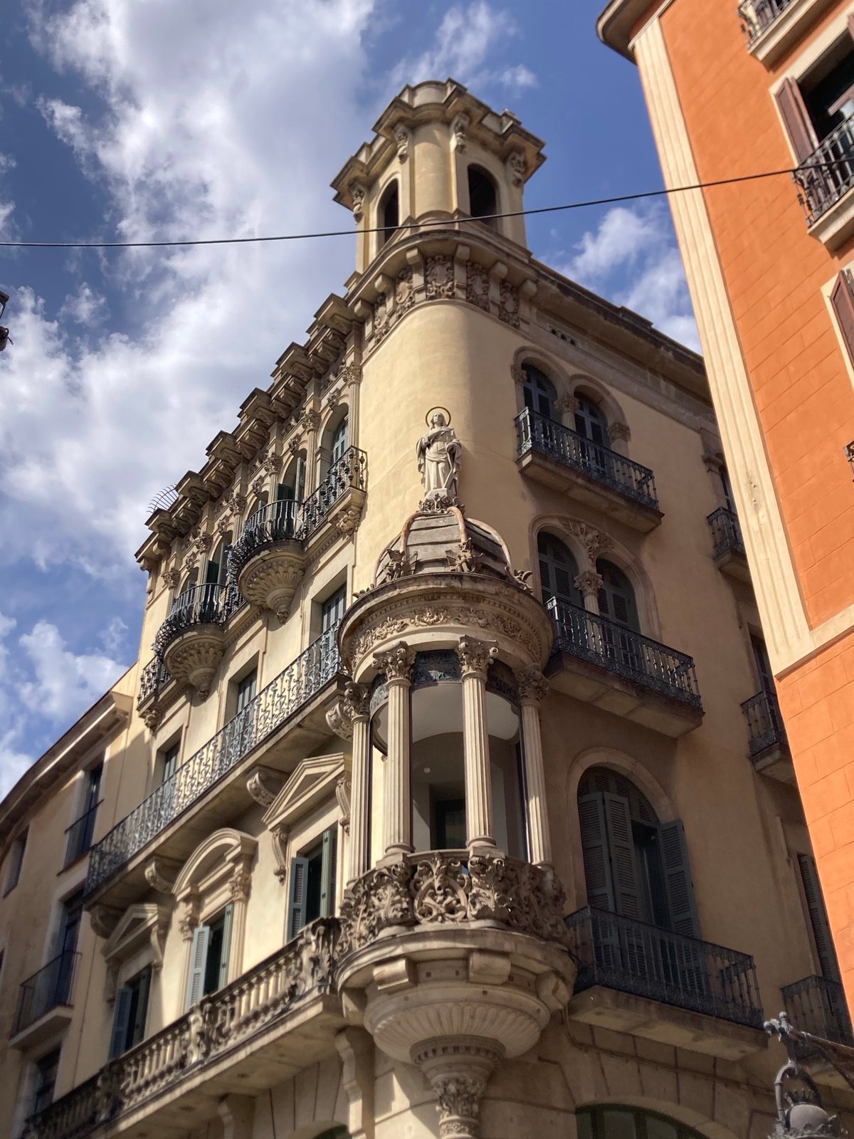 Street-level architecture walk through Barcelona's Gothic Quarter
