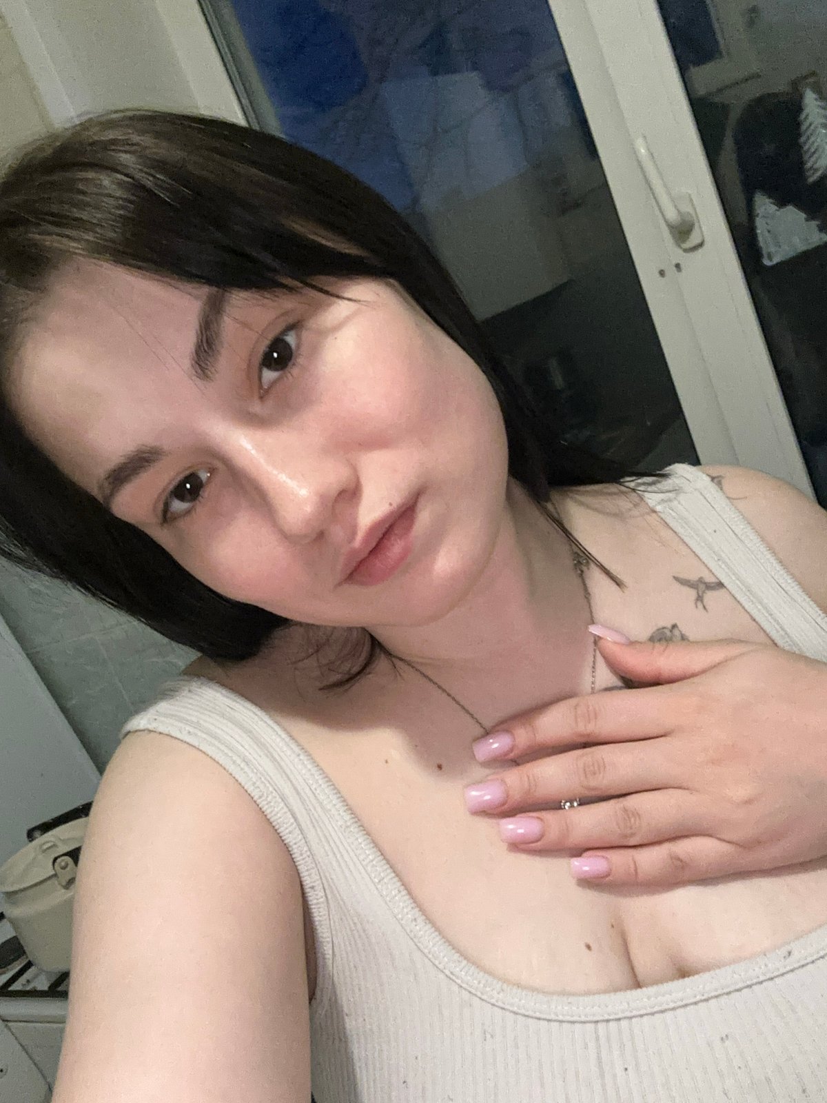 Domestic moments captured across Chaikovsky homes during spring afternoon