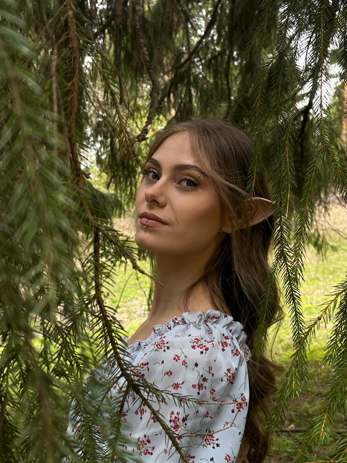 Fantasy elf photoshoot with ornate mirror in Russian forest