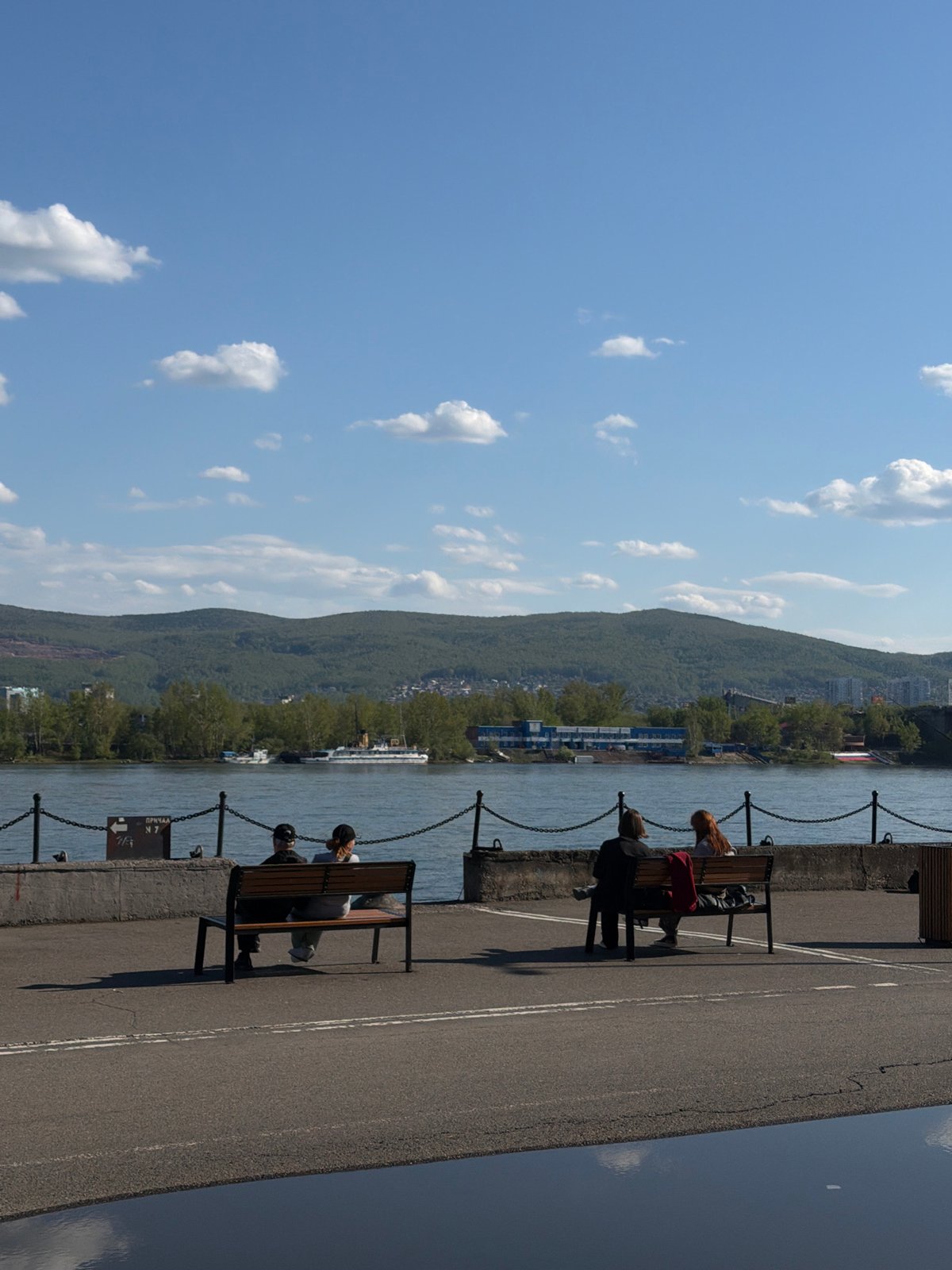 Morning riverside scenes capture daily life in Krasnoyarsk