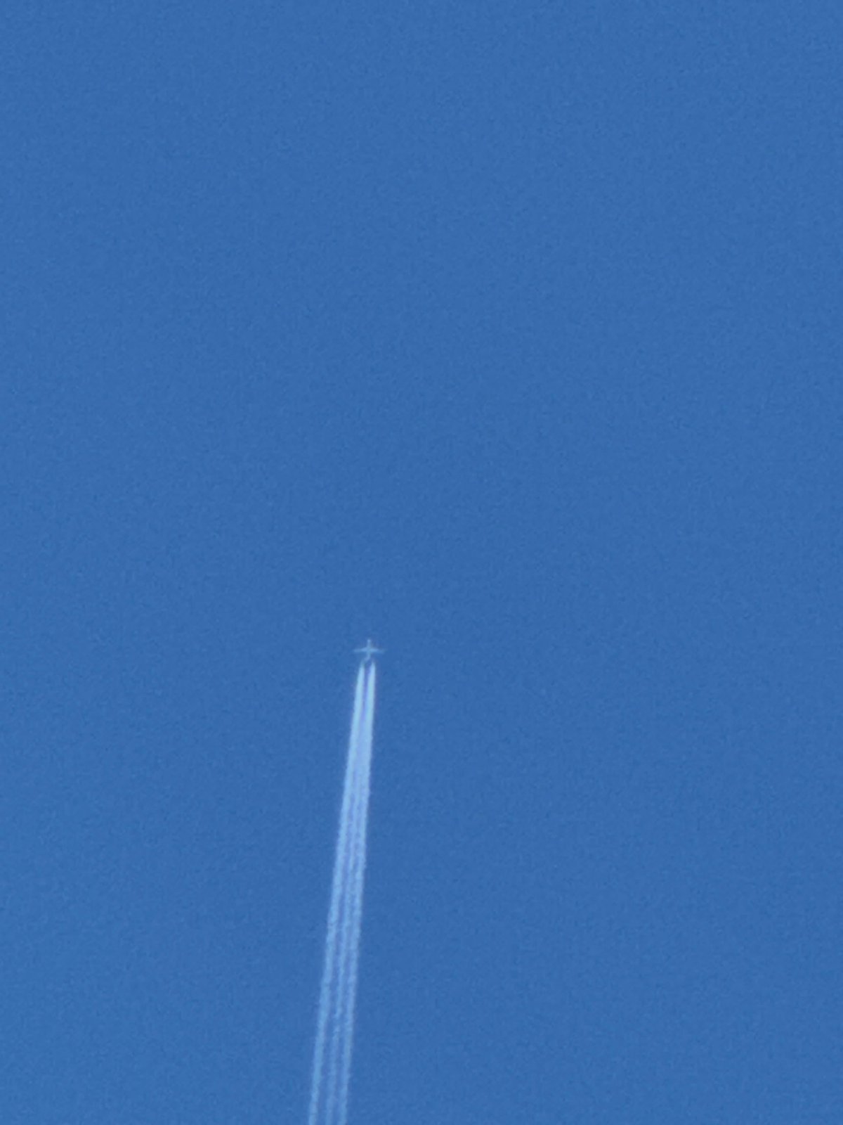 Aircraft contrails and derelict building observed in Sarnevo, Bulgaria