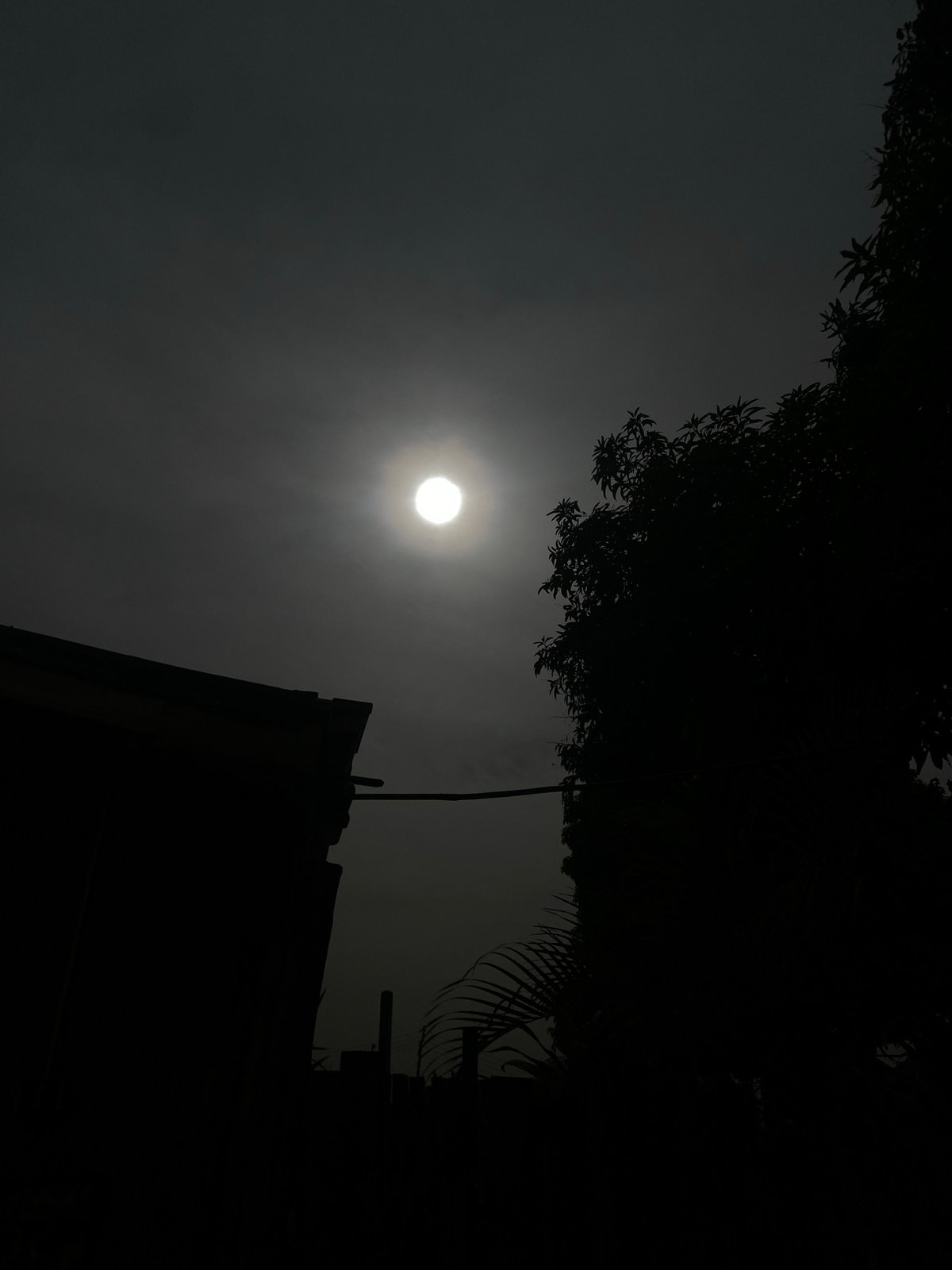 Witness documents hazy sunrise conditions in Barden Yana, Nigeria