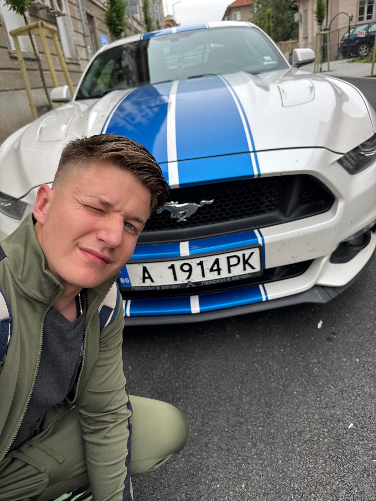 Morning encounters documented in Burgas involving car, coffee, love notes