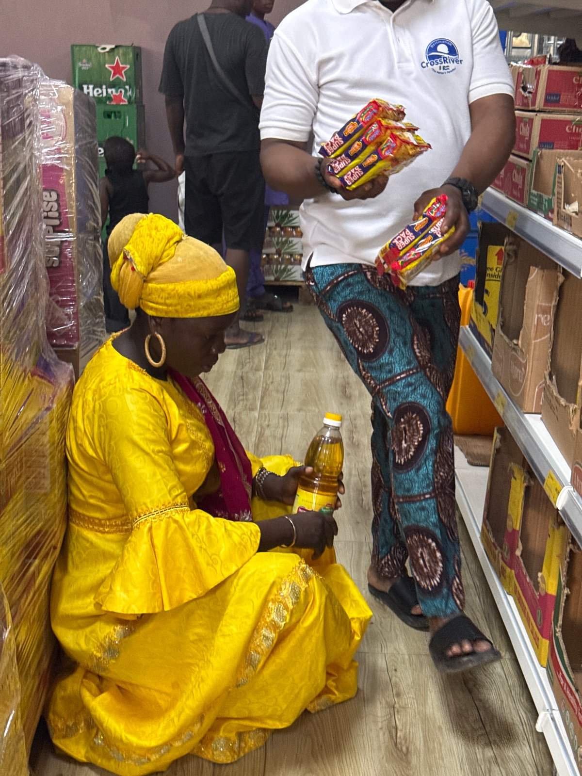 Morning shopping and street scenes captured in Nigerian communities