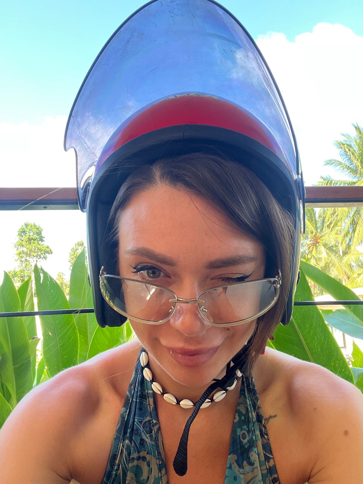 Lazy tropical morning in Ban Tai — people, machines, and dragonflies