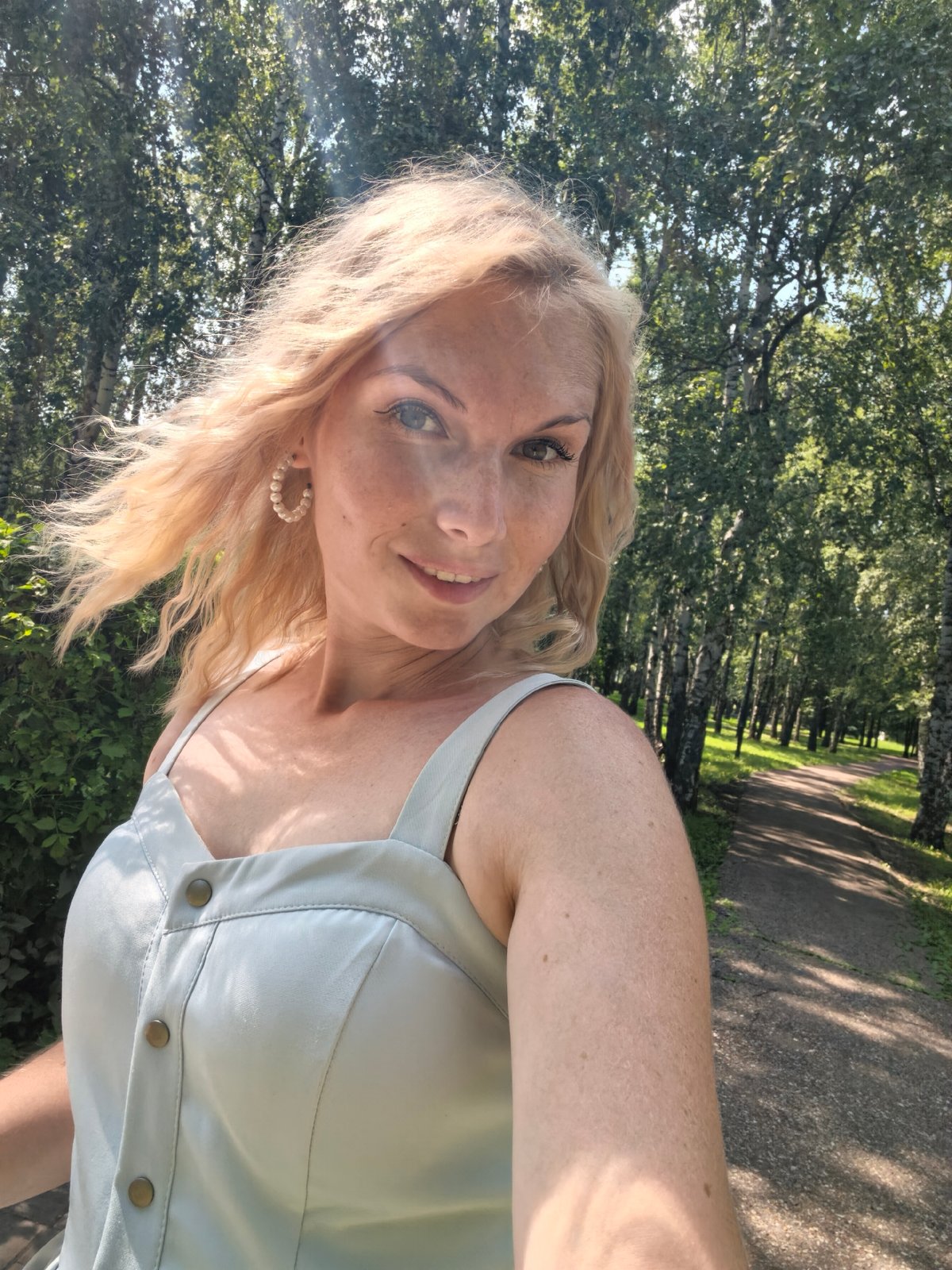 Sunny park afternoon in Sterlitamak, light blue dress and selfies