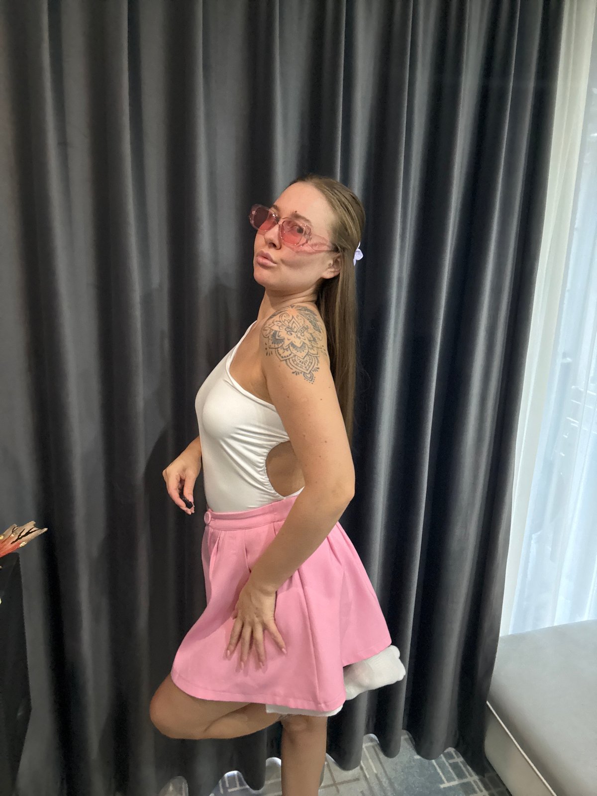 Hotel room outfit session and city glimpses in Yiwu